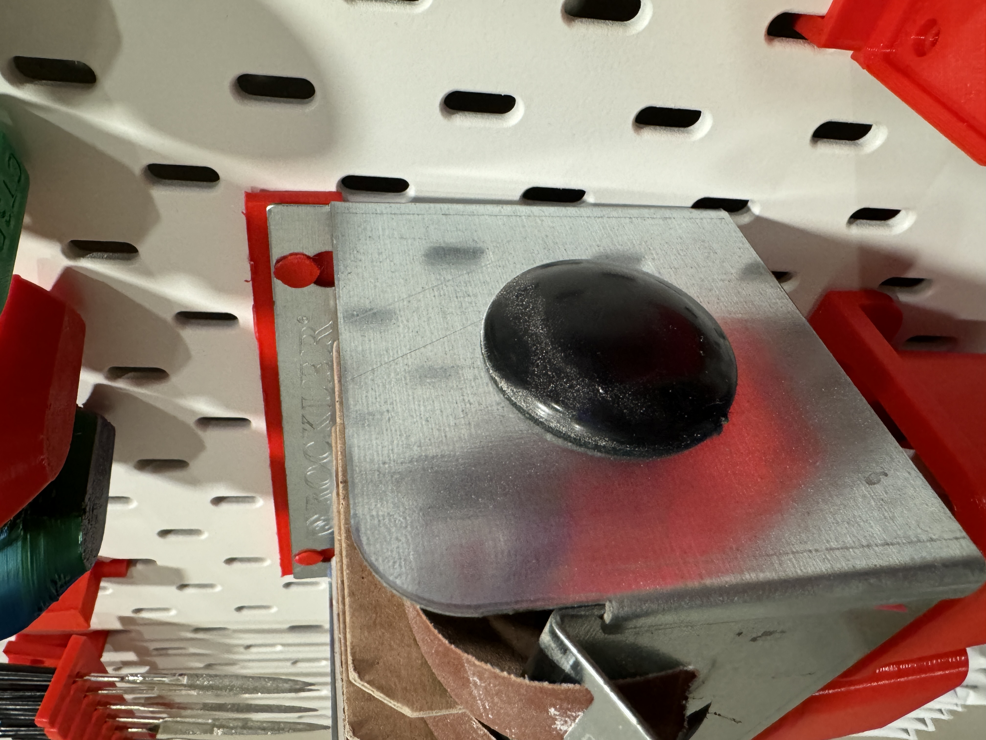 Giá Đỡ Cuộn Giấy Nhám Skadis