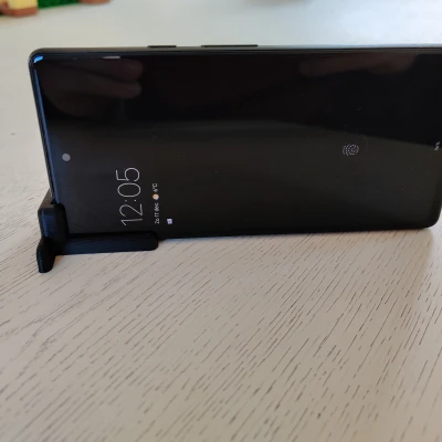 Chân đế điện thoại Pixel 6 tối giản