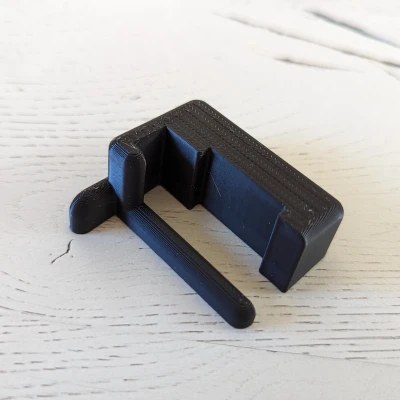 Chân đế điện thoại Pixel 6 tối giản