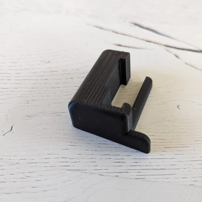 Chân đế điện thoại Pixel 6 tối giản