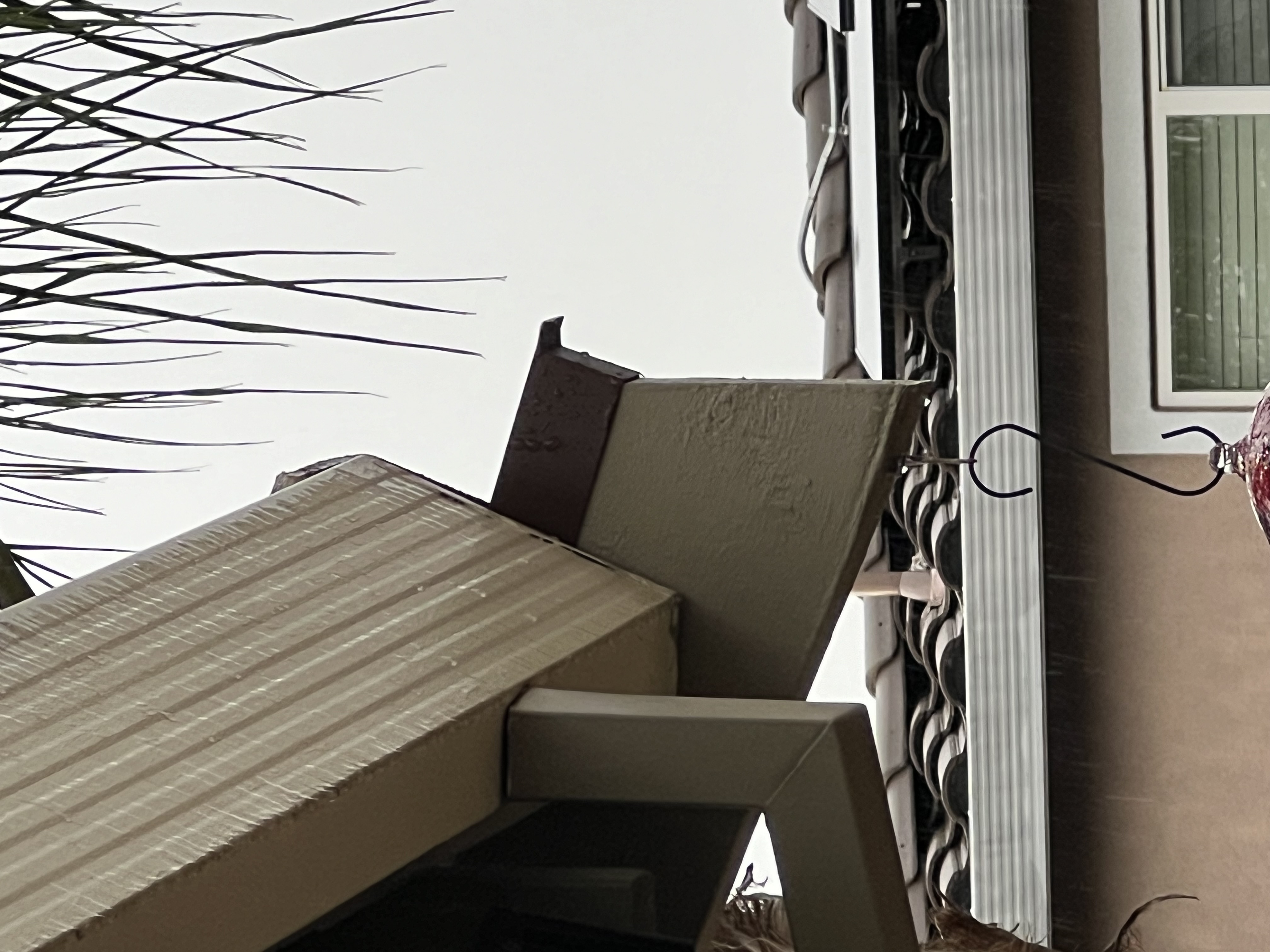 Chụp Bảo Vệ Xà Gồ Mái Nhà Chống Nắng Mưa