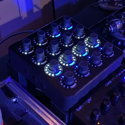 Chân đế Midi Fighter Twister