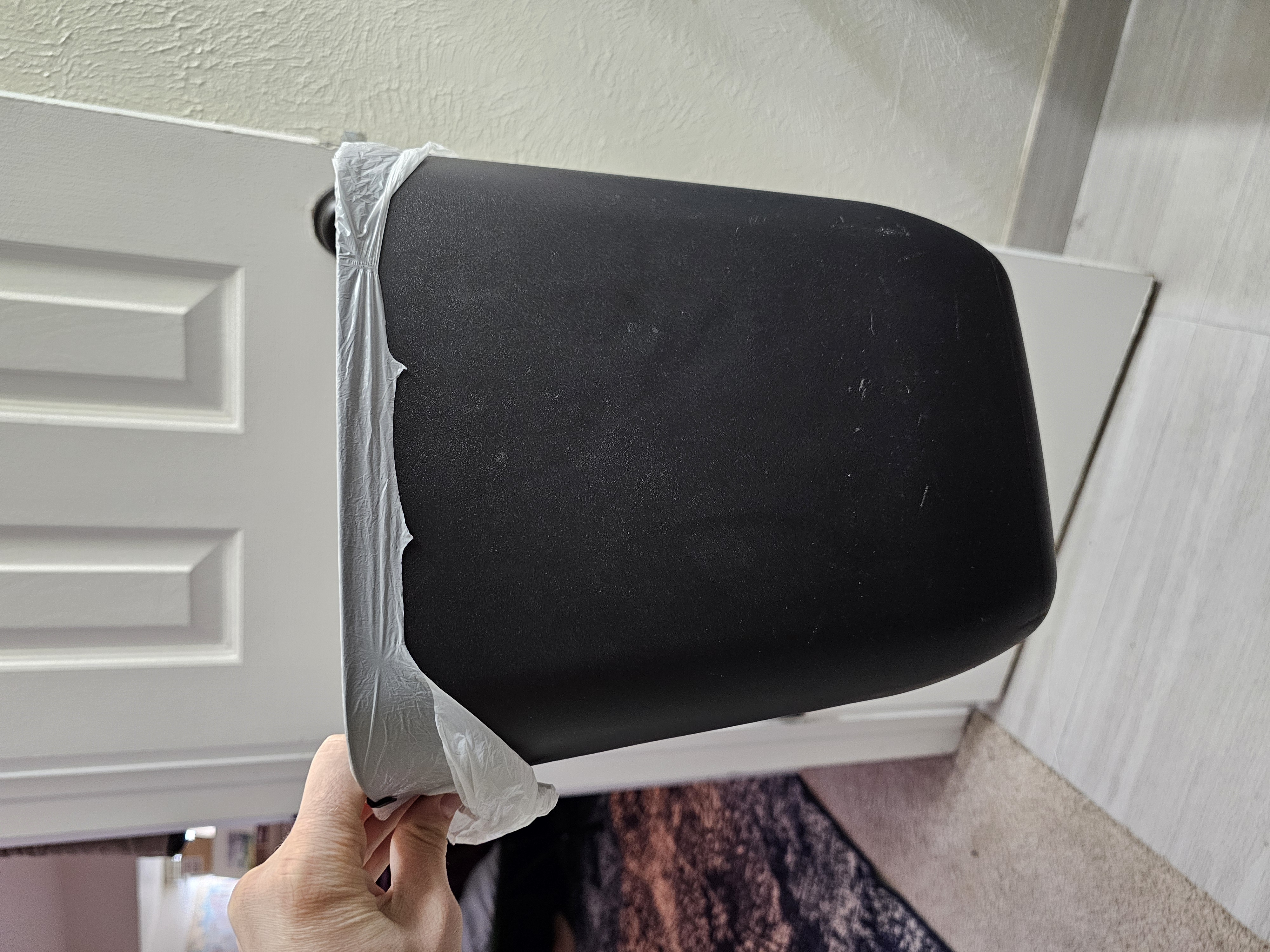 Kẹp túi rác cho thùng rác nhỏ