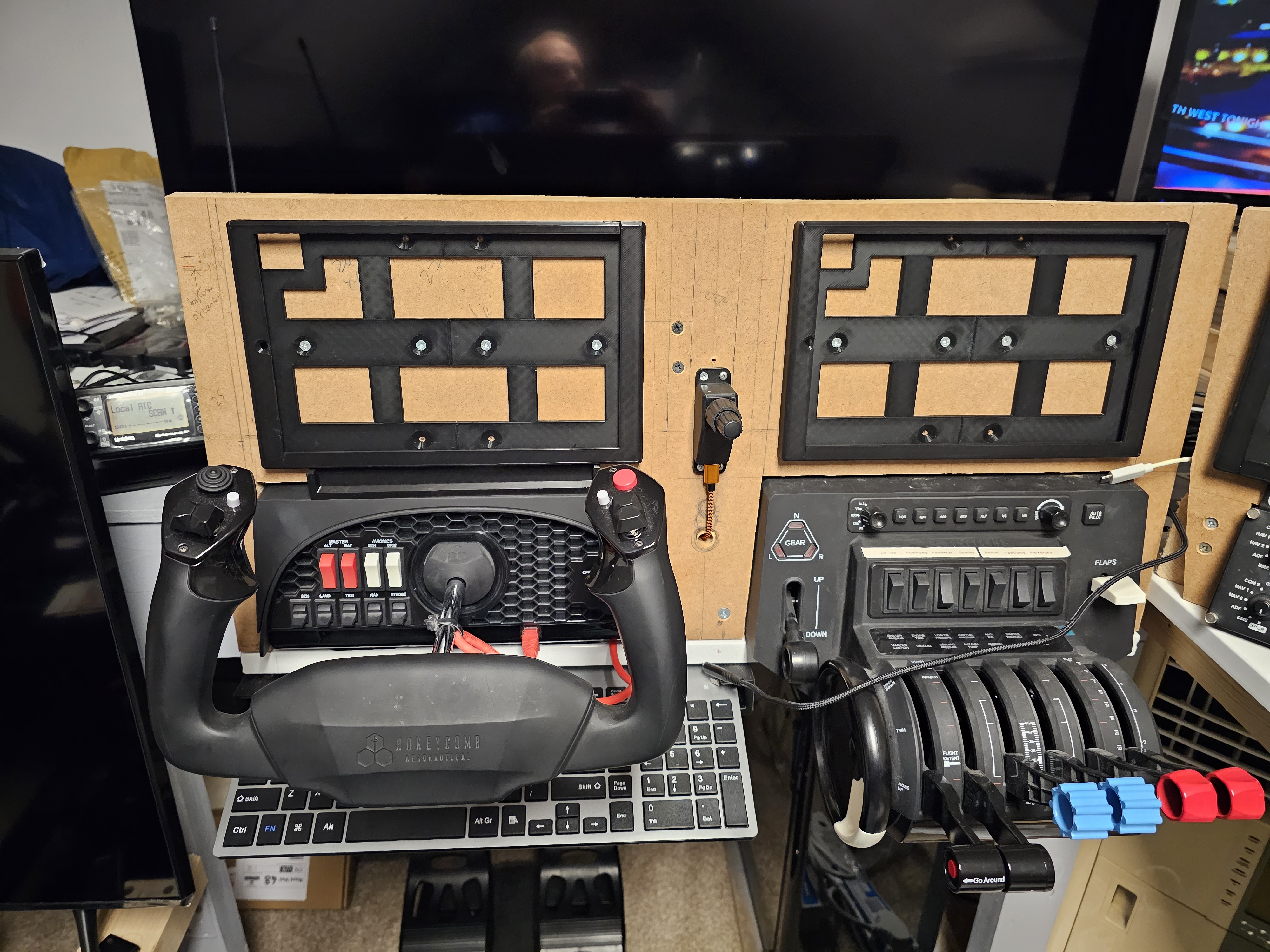 Giá đỡ tường Lenovo K10 (Ngang)