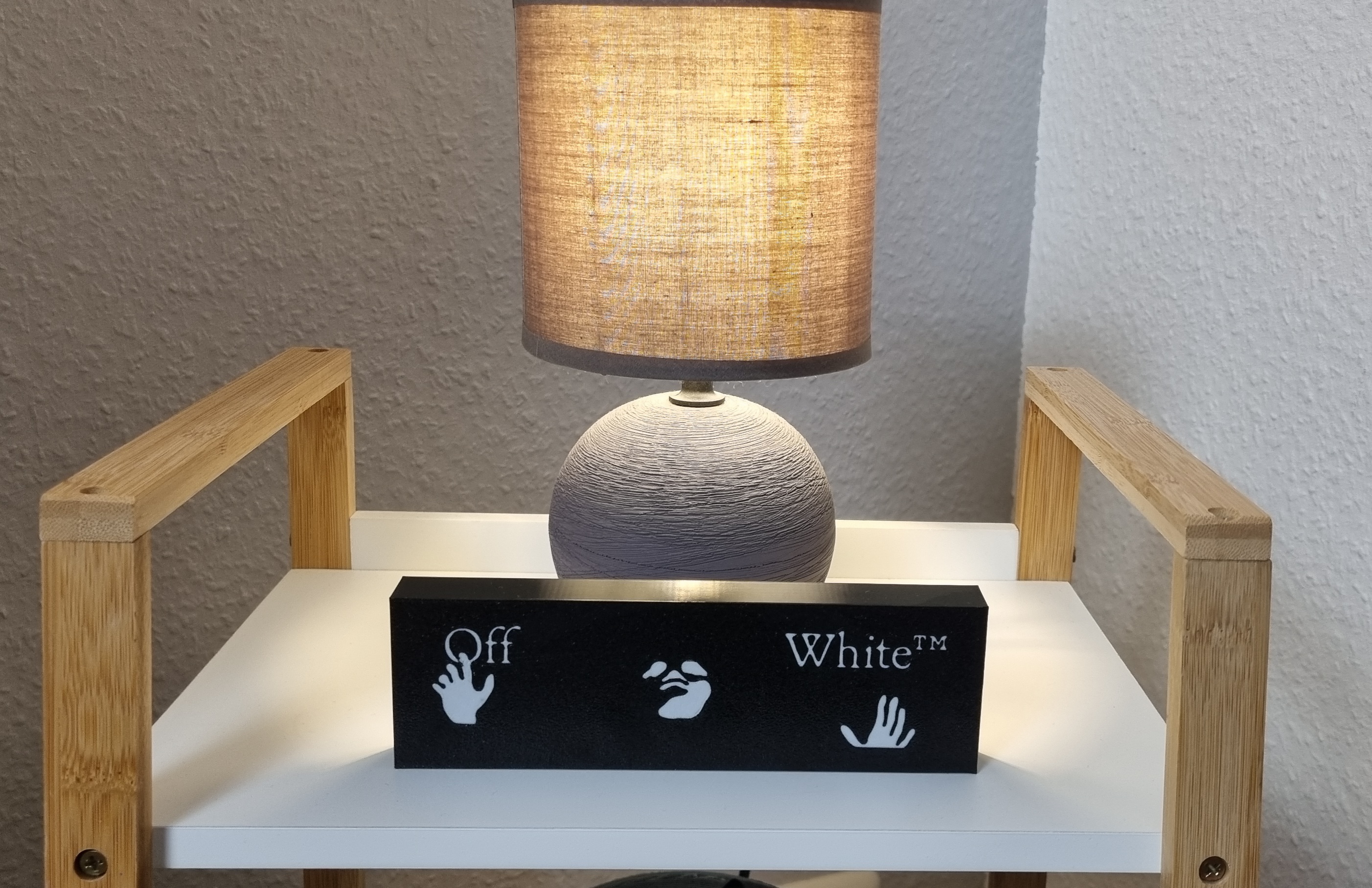 Off White - Đồ trang trí / trưng bày / logo