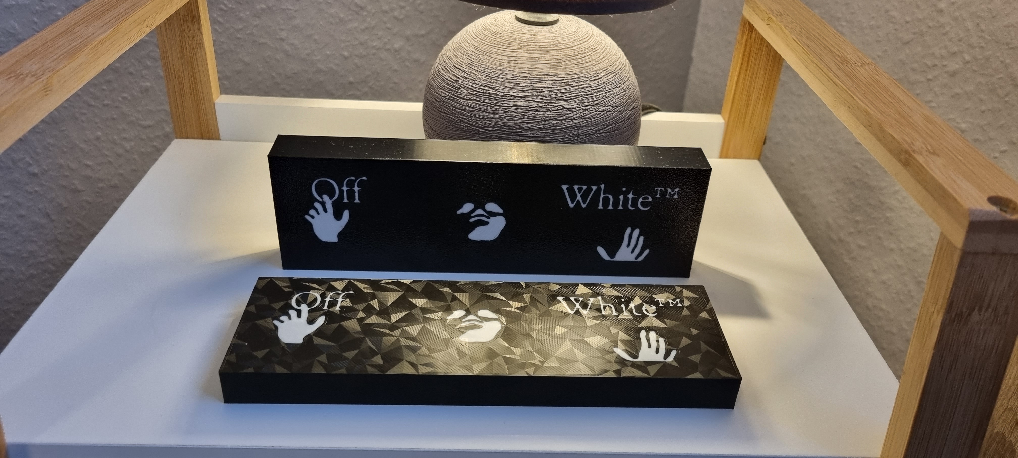 Off White - Đồ trang trí / trưng bày / logo