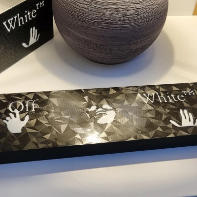 Off White - Đồ trang trí / trưng bày / logo
