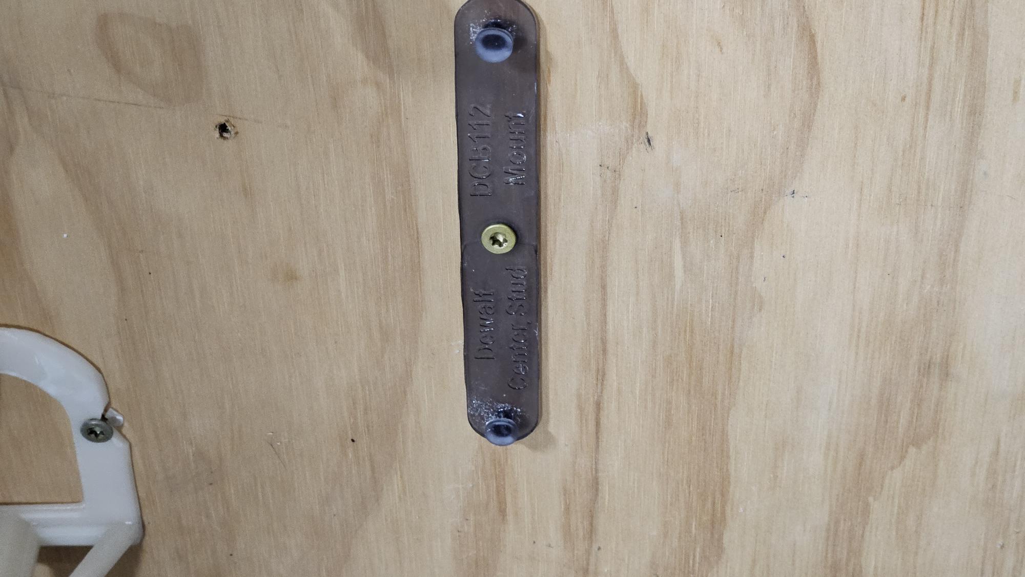 Giá Gắn Bộ Sạc Pin Dewalt