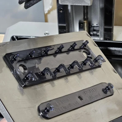 Giá Gắn Bộ Sạc Pin Dewalt