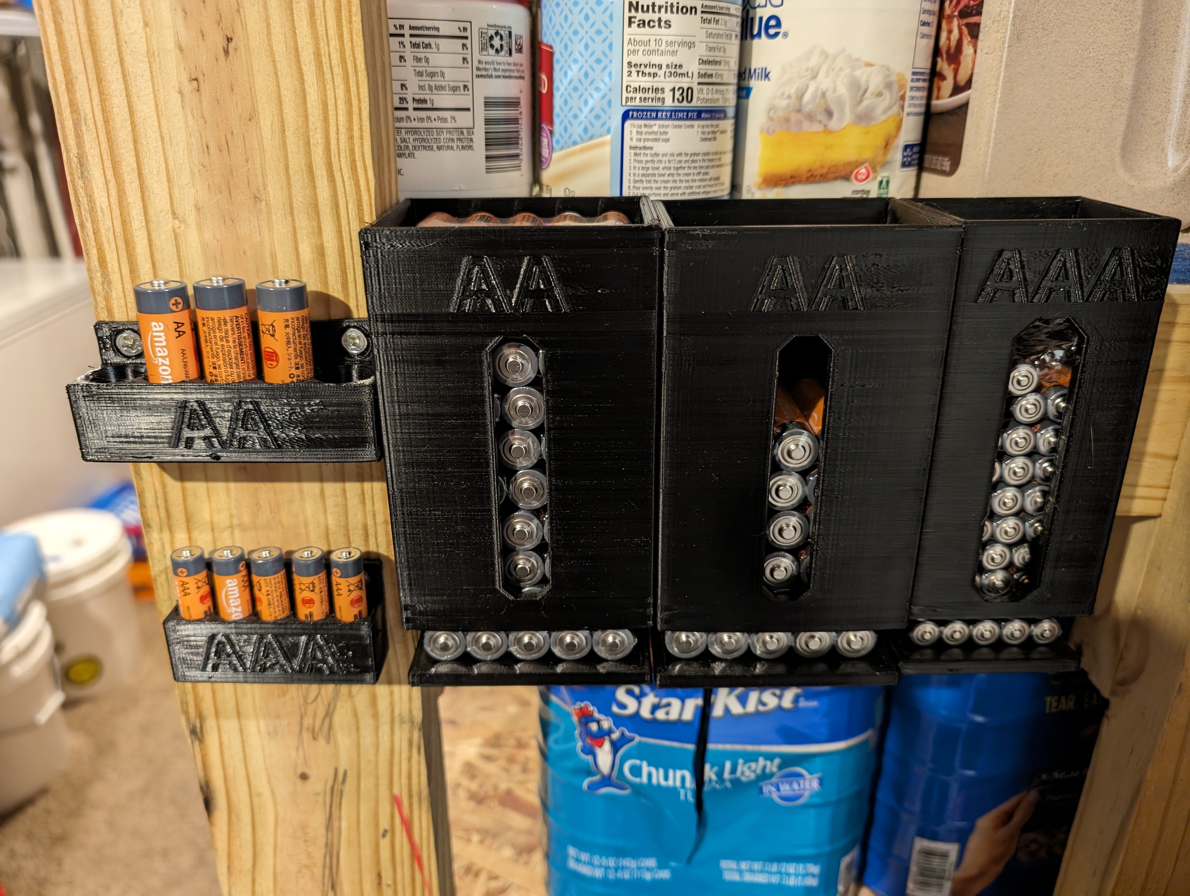 Hộp Đựng Pin AAA Treo Tường