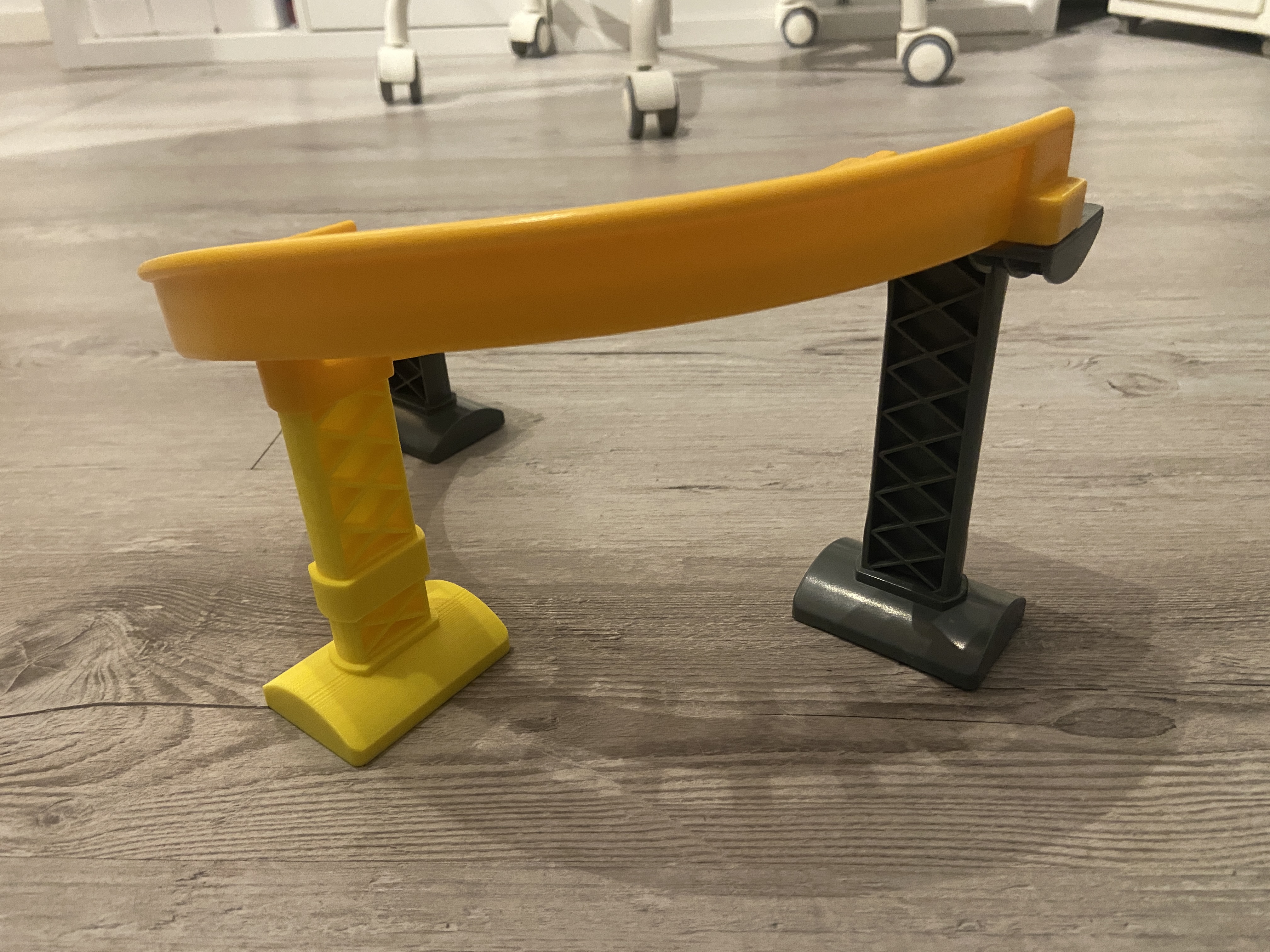 Trụ đỡ tương thích Brio cho tàu lượn