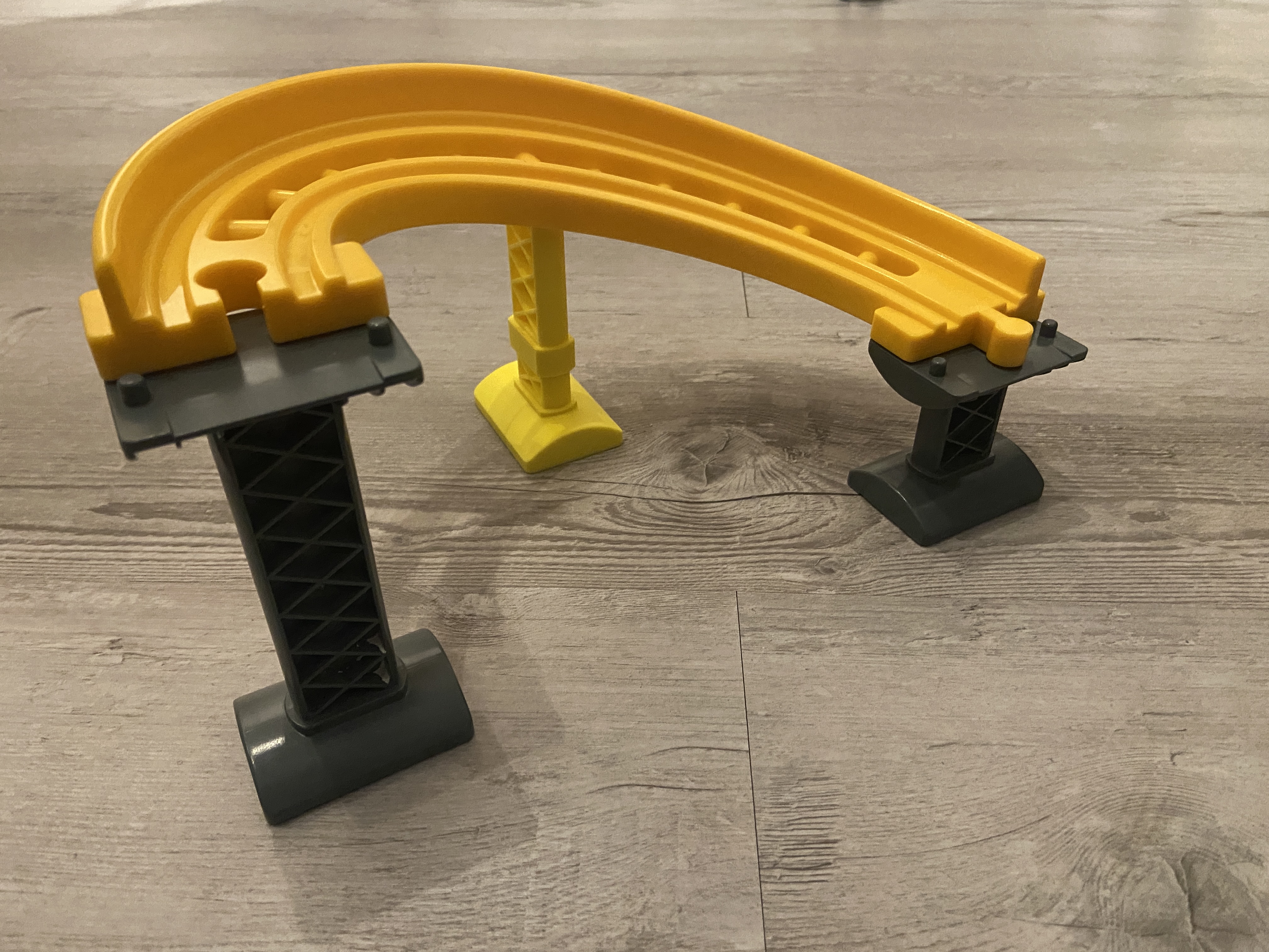 Trụ đỡ tương thích Brio cho tàu lượn