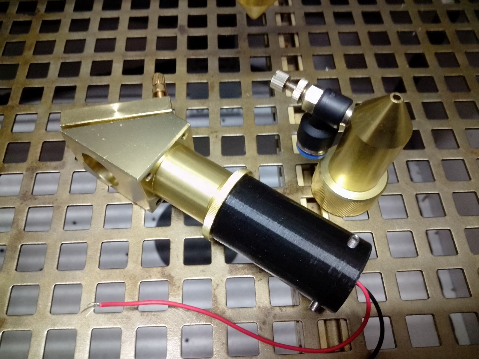 Bộ Chuẩn Trực Điều Chỉnh Gương Laser