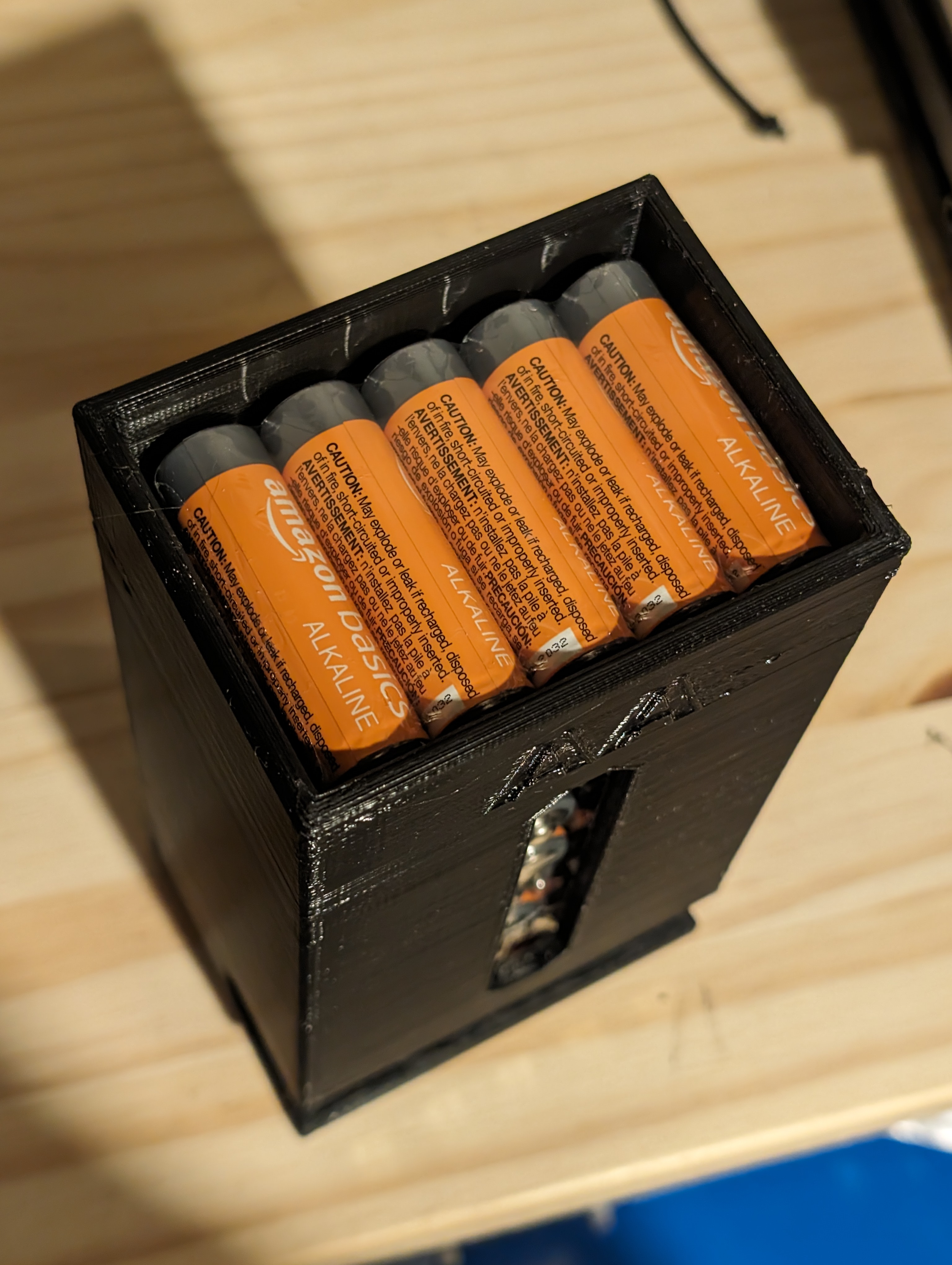 Hộp Đựng Pin AA Treo Tường