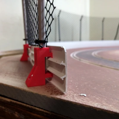 Chân Đế Tường và Cọc Hàng Rào Cho Đường Đua Xe Slot Car