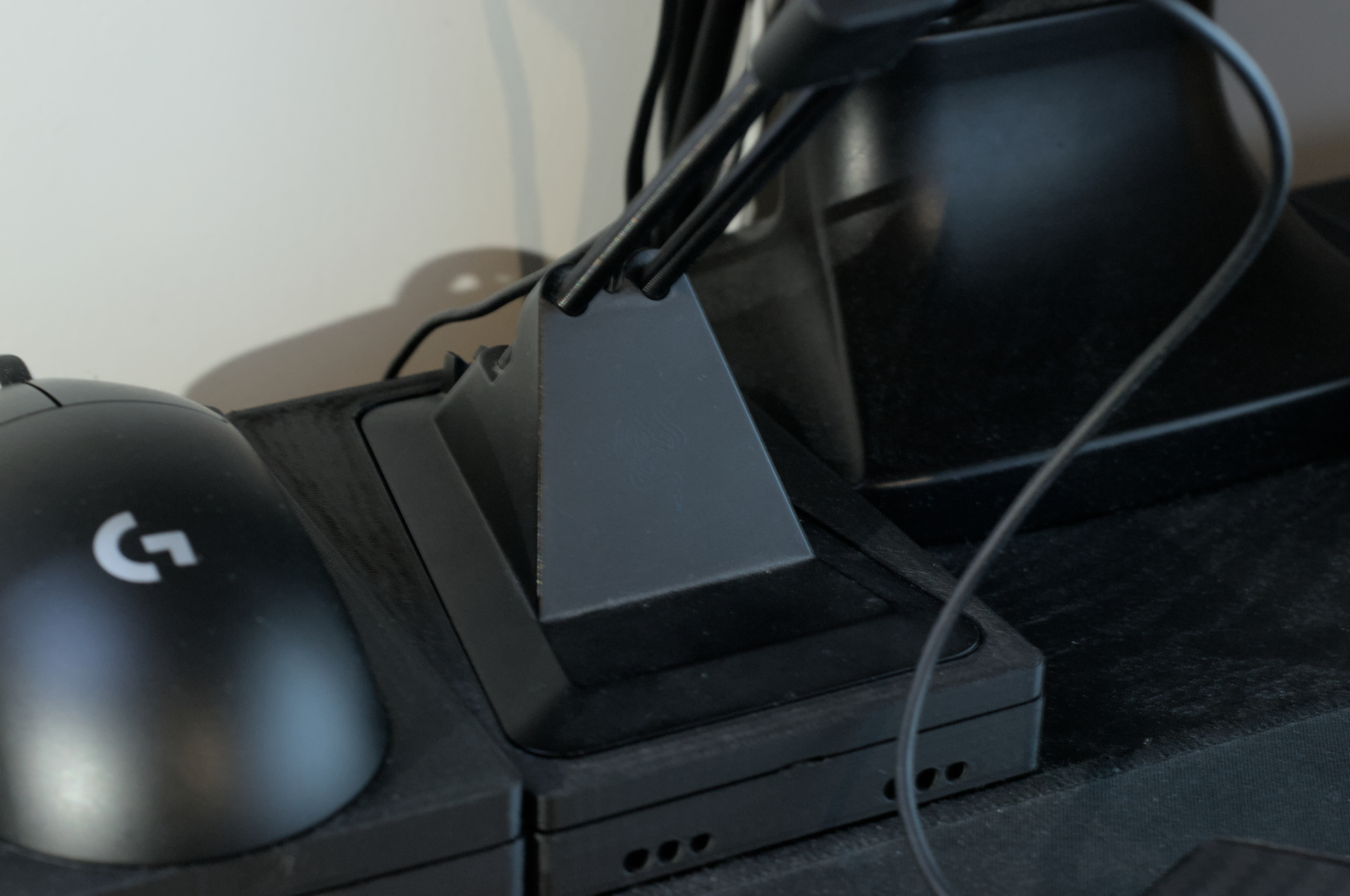 Giá Đỡ Razer Mouse Bungee V2 Chuẩn Gridfinity