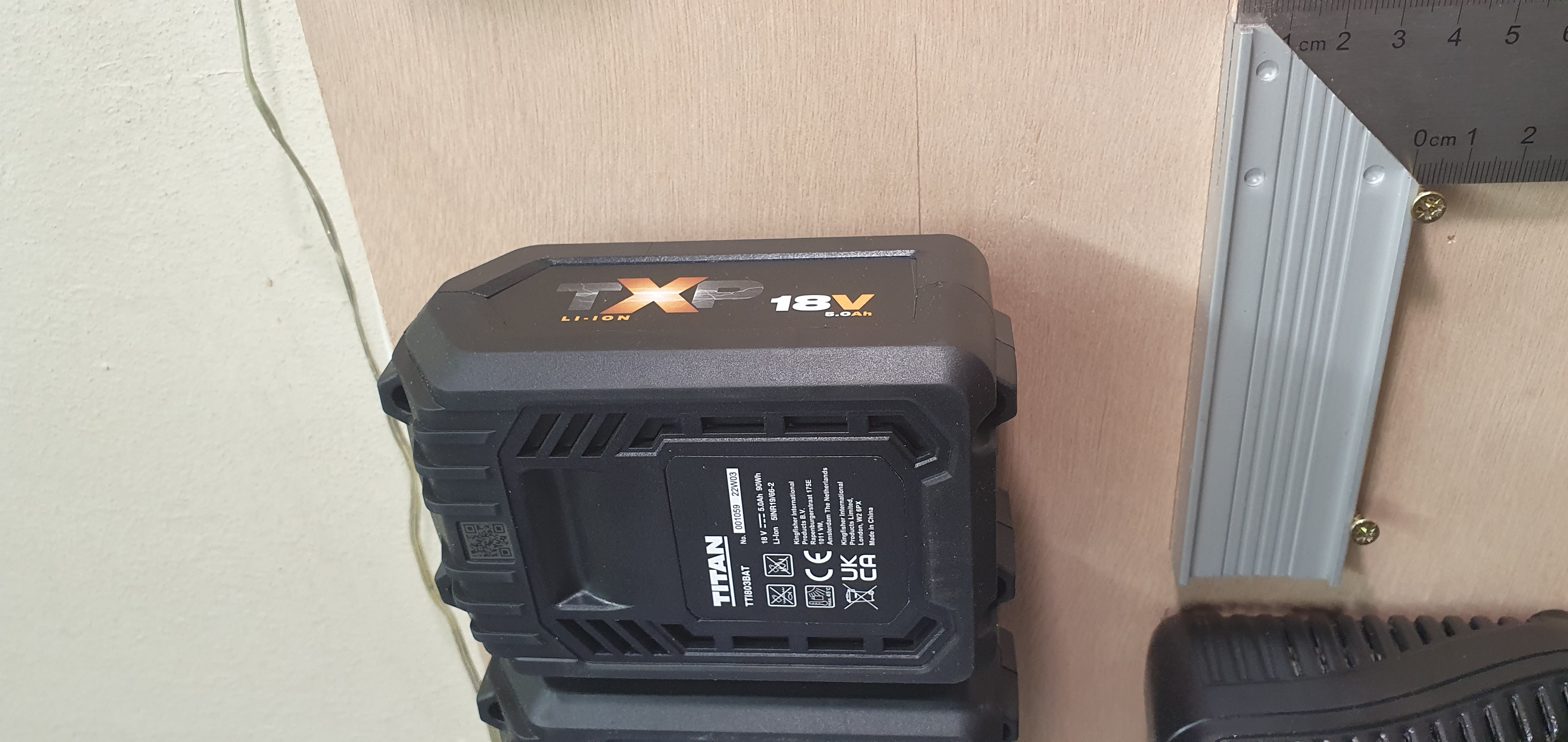 Giá đỡ pin TITAN 18V 5A