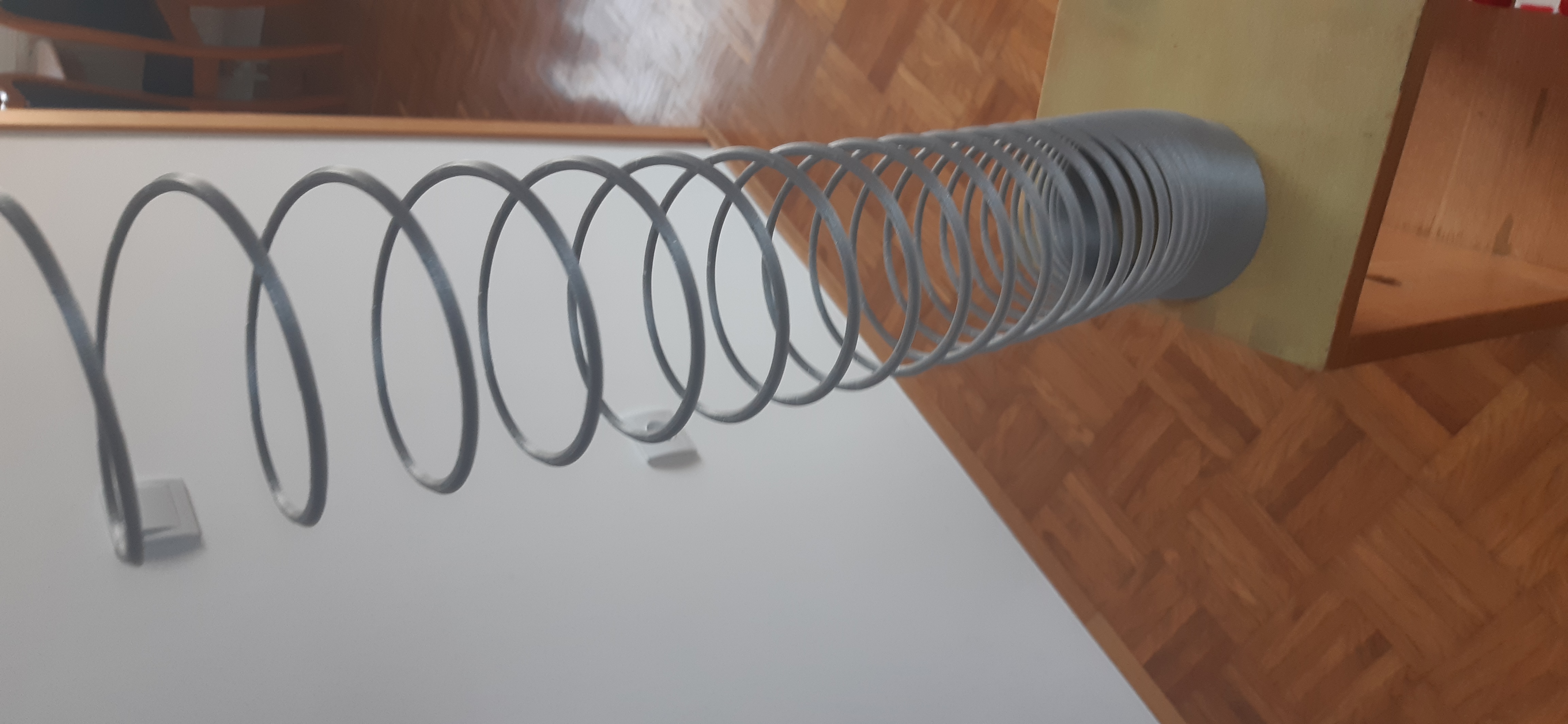 Mô hình Slinky V17 - Dây cót lò xo đi cầu thang