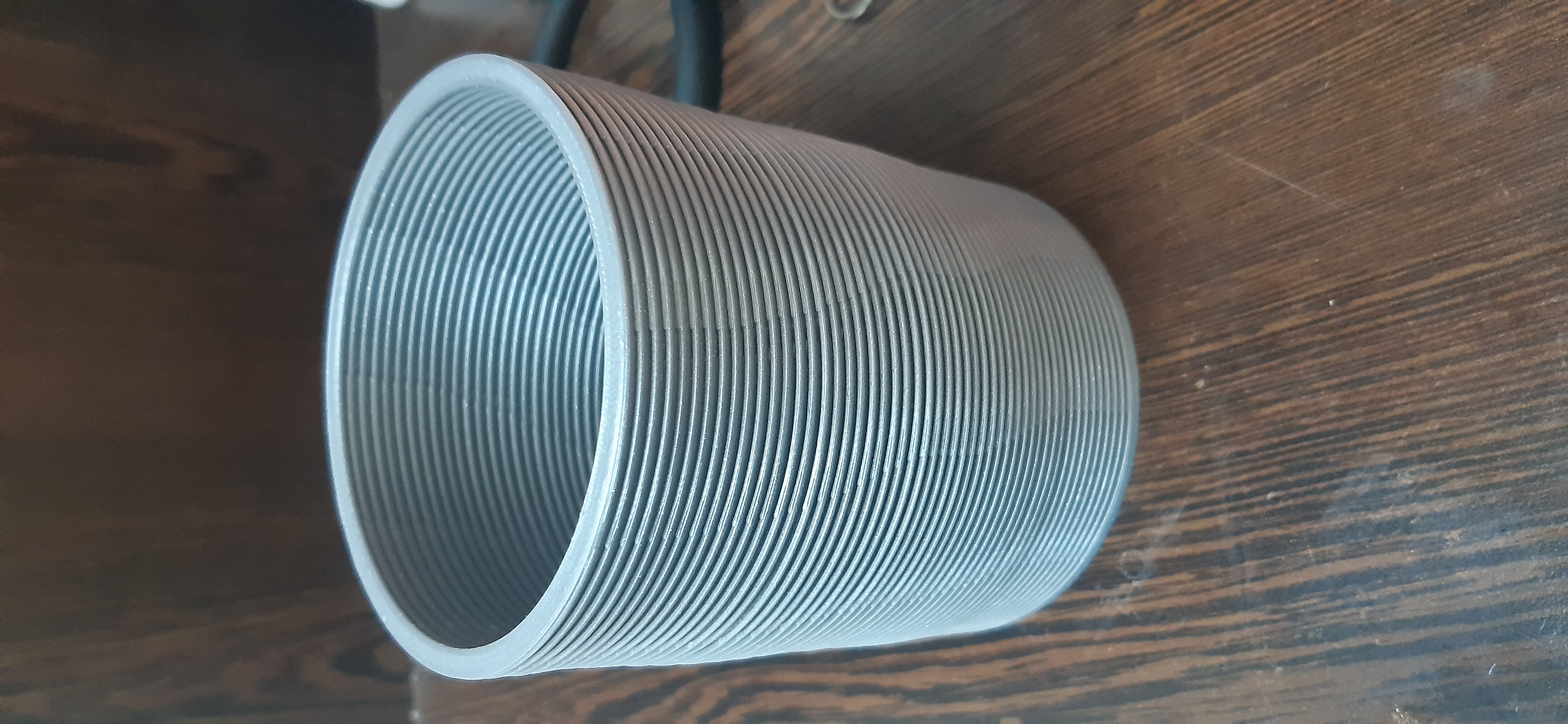 Mô hình Slinky V17 - Dây cót lò xo đi cầu thang