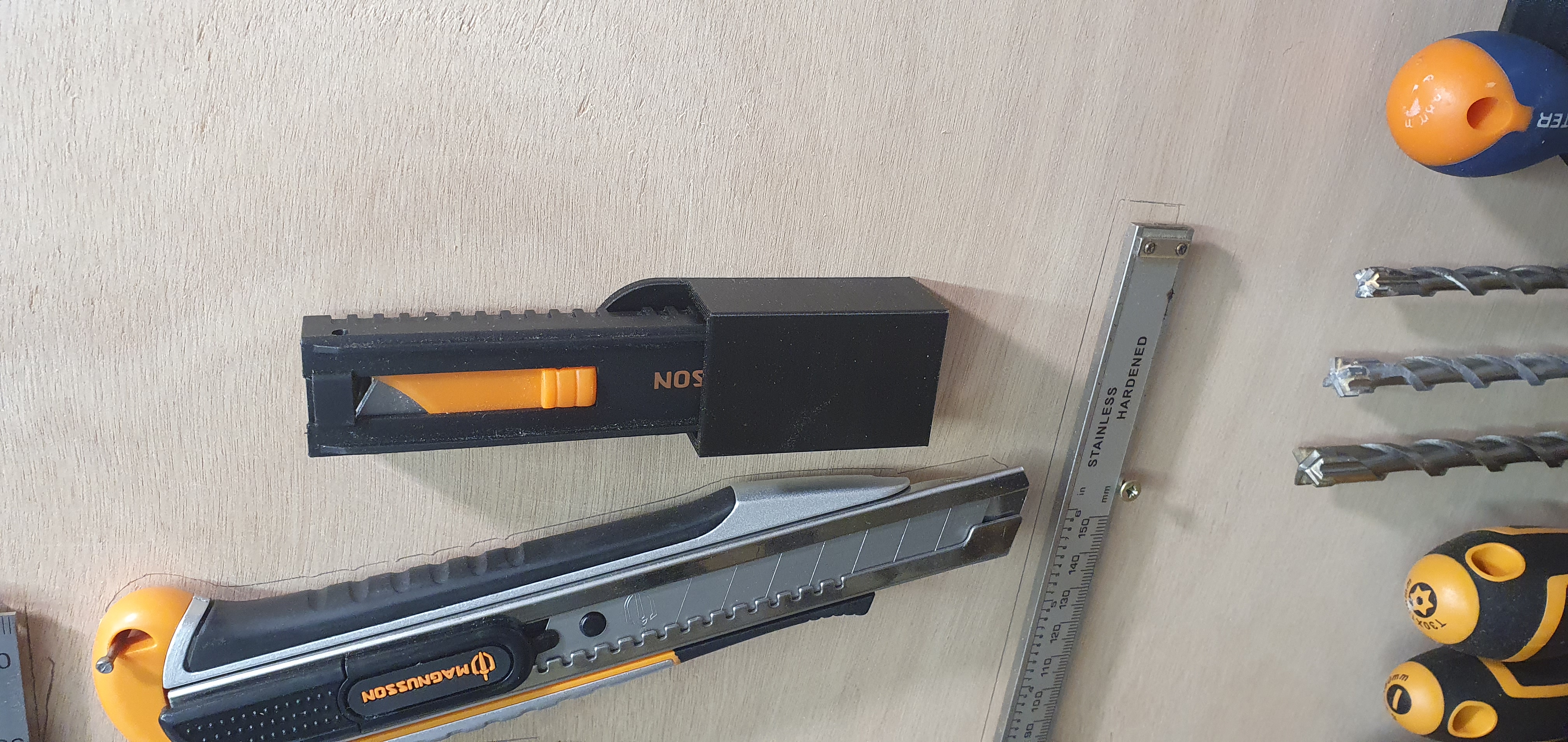 Giá Đỡ Lưỡi Dao Rọc Giấy MAGNUSSON