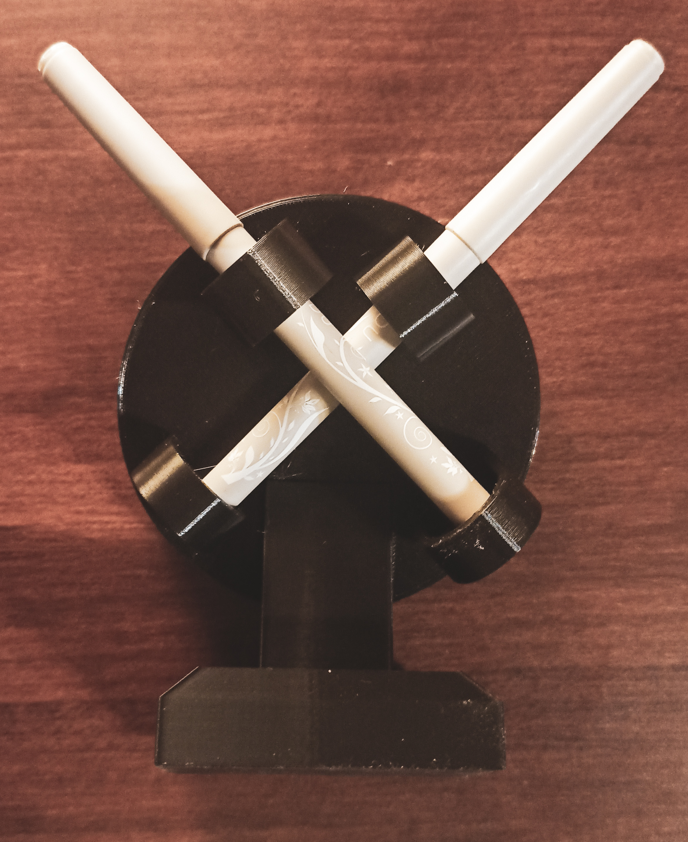 Giá đỡ "Ngòi bút mạnh hơn gươm"