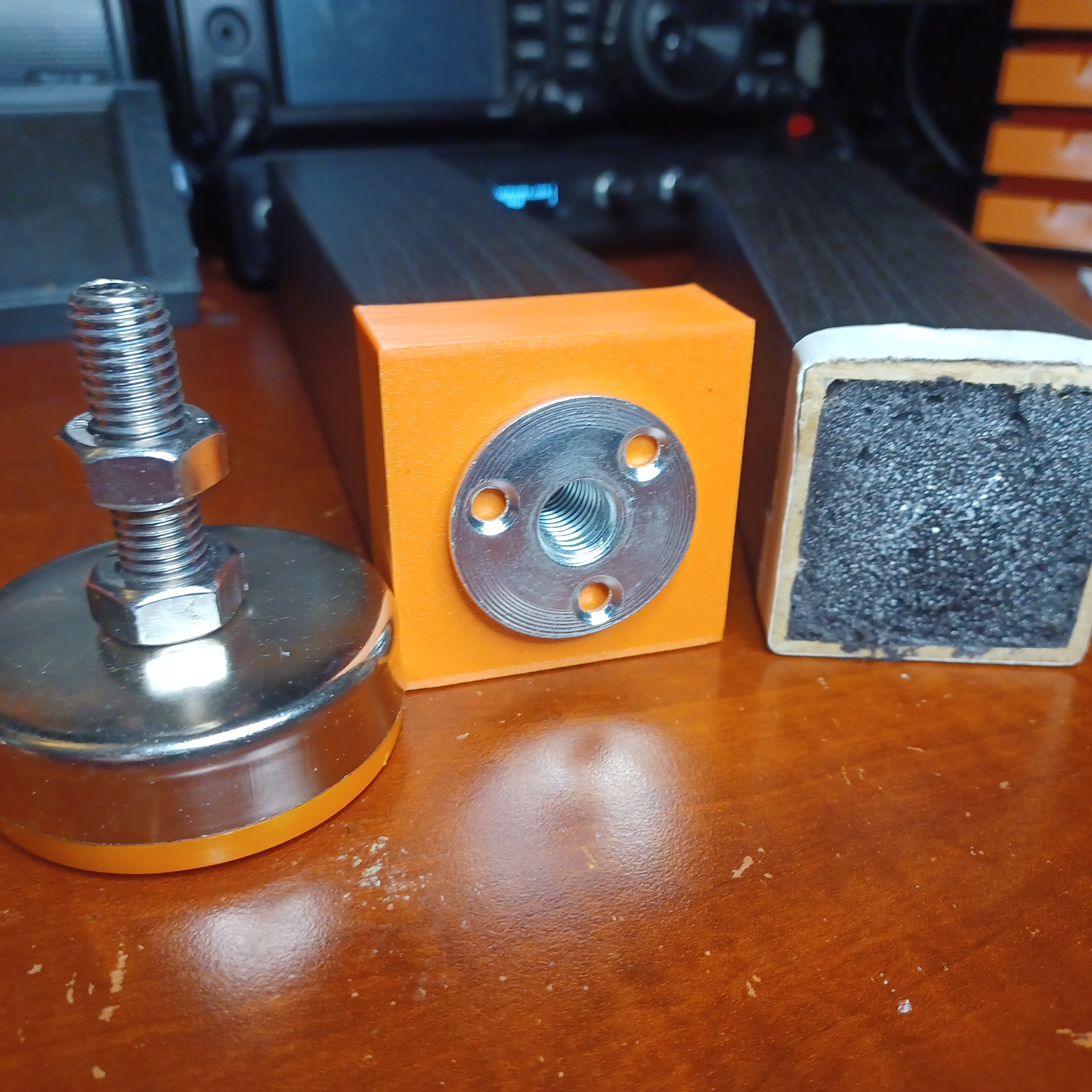 Nắp Chụp Chân Chỉnh Chiều Cao Bàn Lack