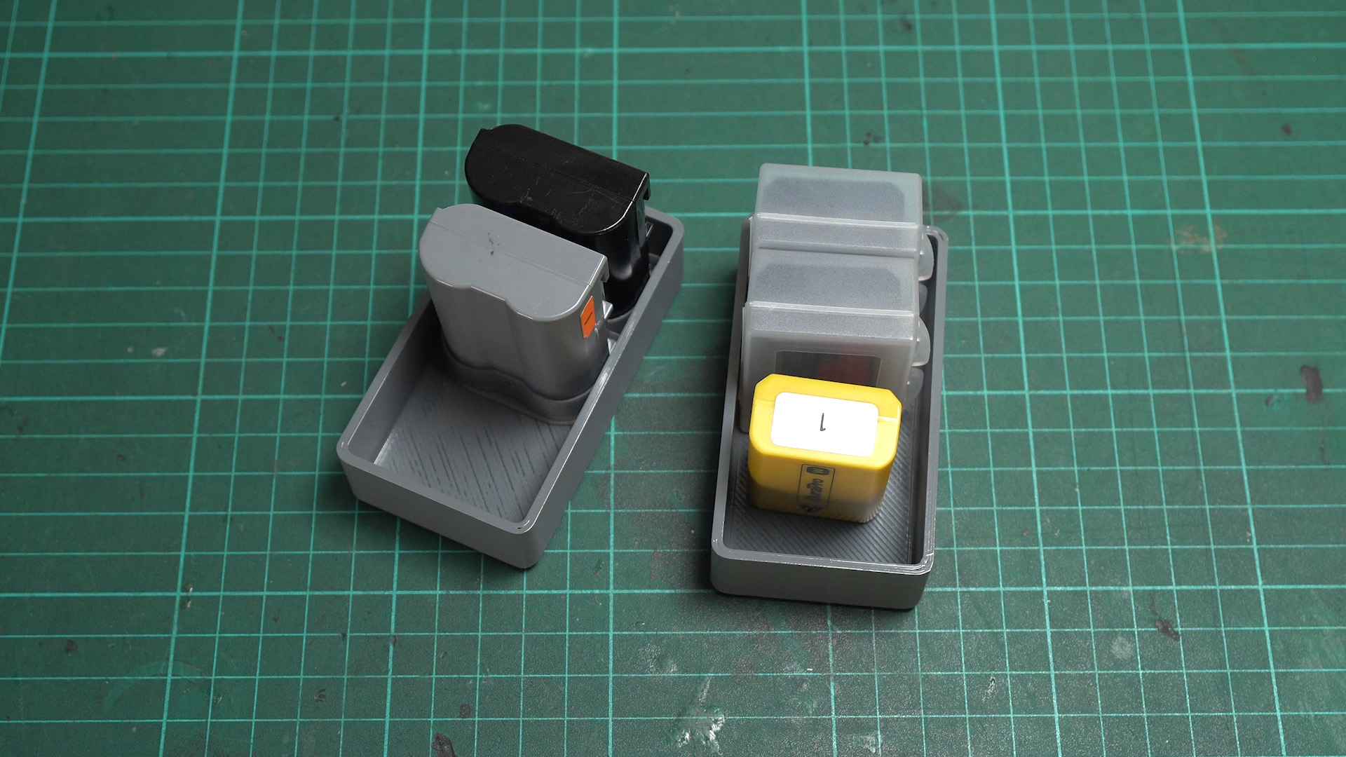 Hộp Chia Ngăn Pin Máy Ảnh IKEA Skadis