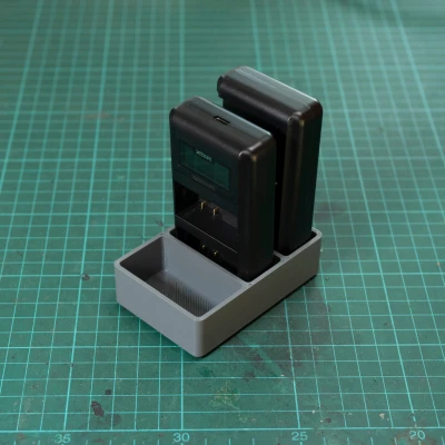 Hộp Chia Ngăn IKEA Skadis Cho Sạc Máy Ảnh XTAR