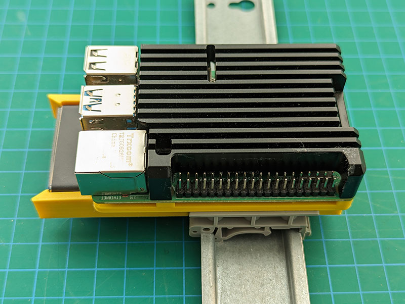 Đế Ray DIN Gọn Gàng Cho Raspberry Pi 4B Kèm SSD