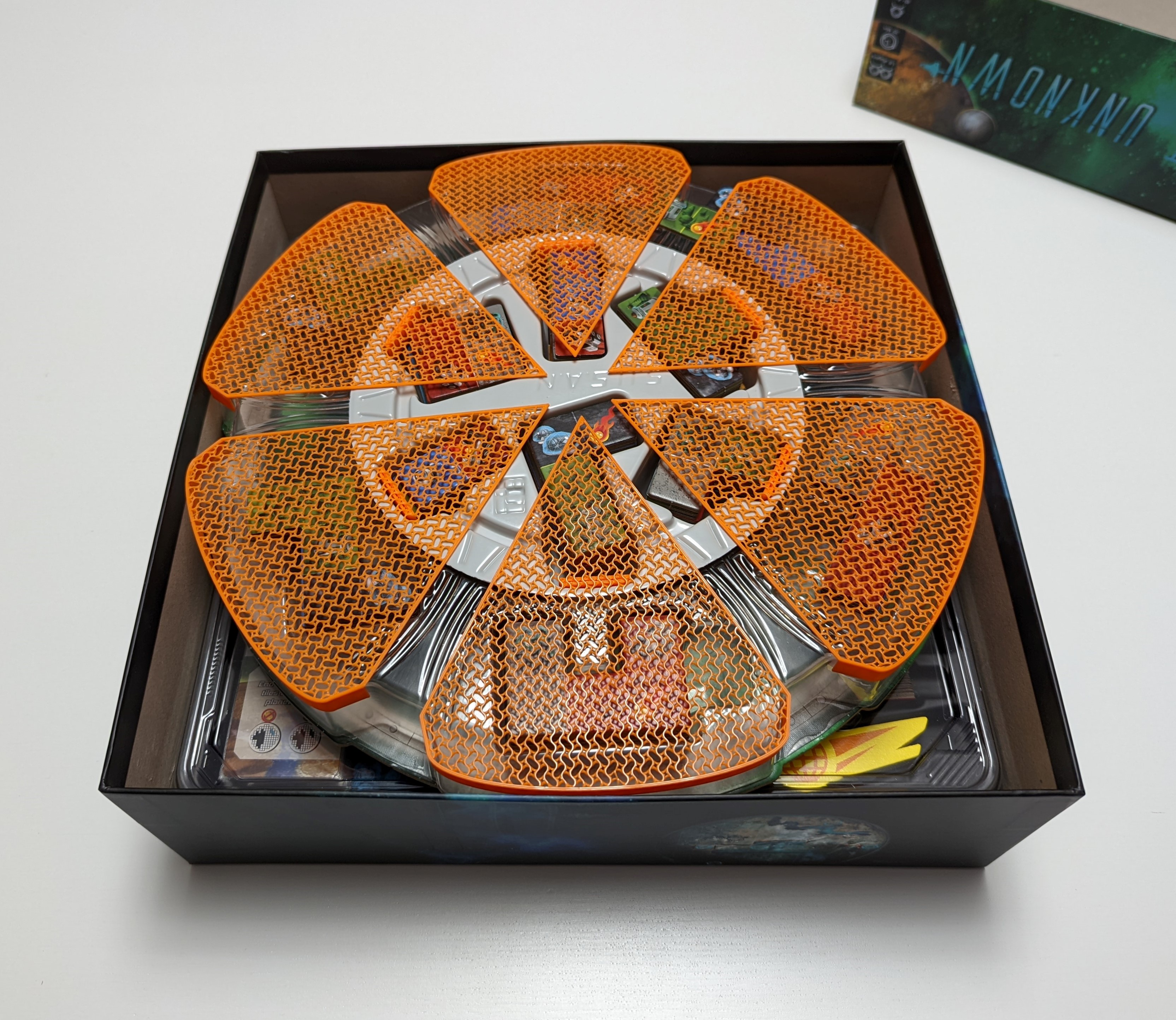 Nắp Che Mâm Xoay Planet Unknown S.U.S.A.N.