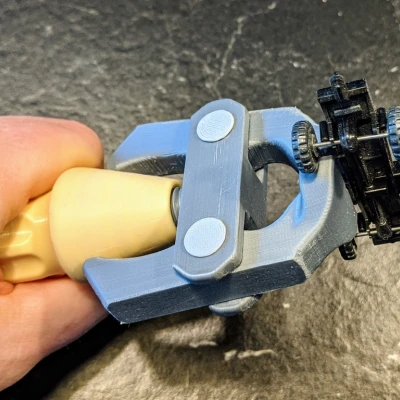 Kìm Kẹp Tay In 3D