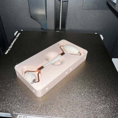 Kệ giữ Face Roller có nam châm để tổ chức nhà tắm