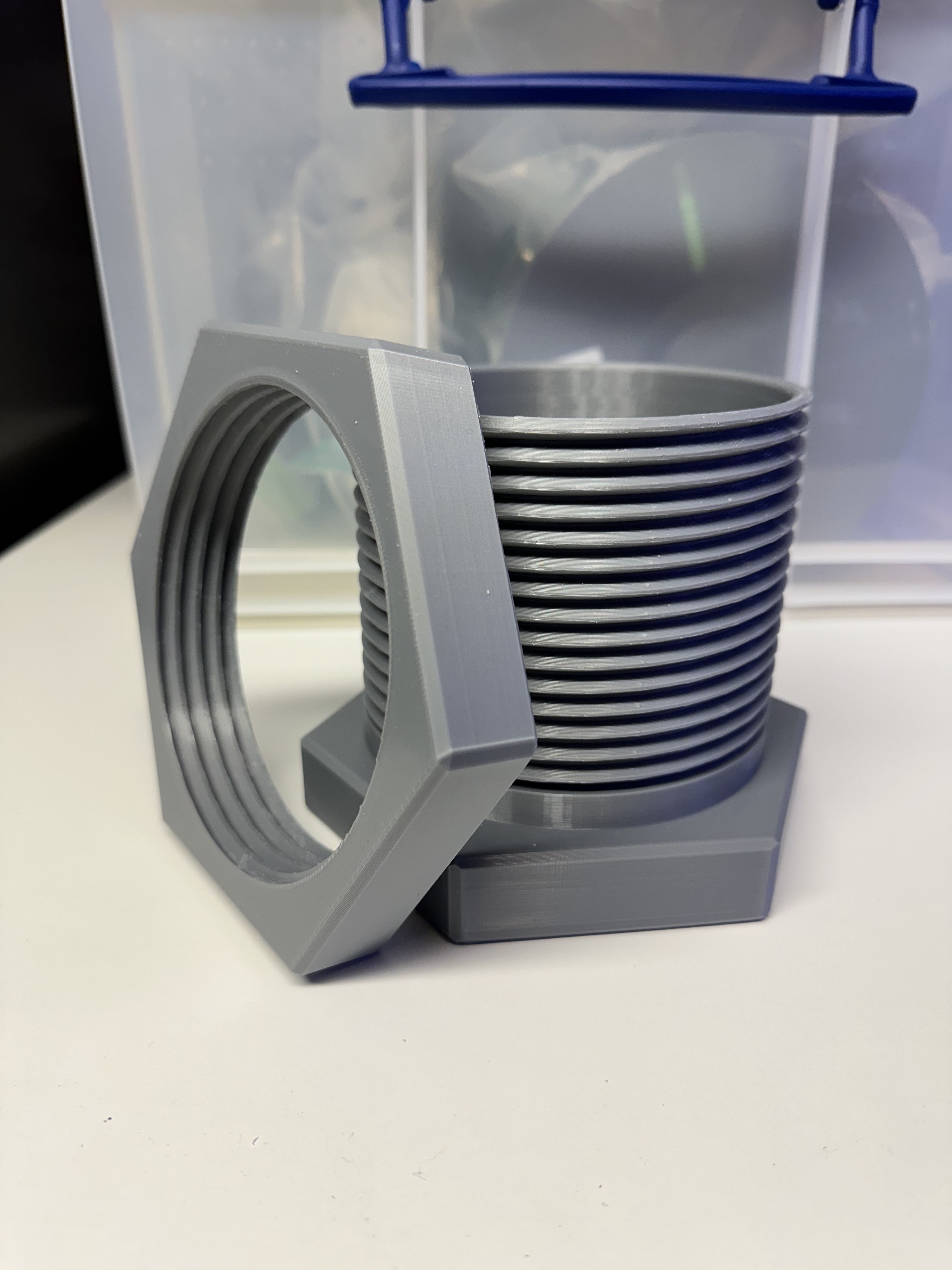 Chậu Cây Bu Lông & Đai Ốc Hoạt Động