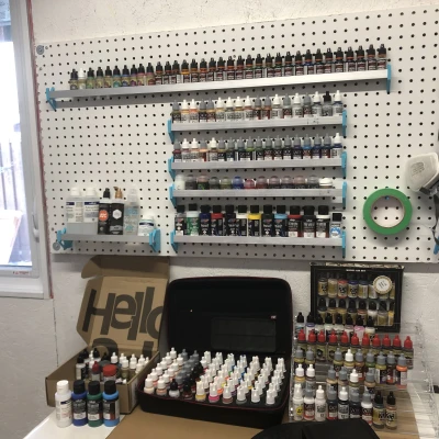 Đế Đựng Sơn Cho Bảng Pegboard