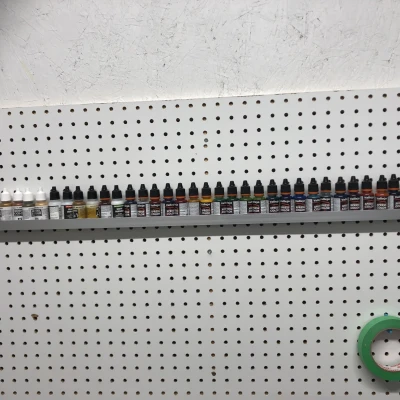 Đế Đựng Sơn Cho Bảng Pegboard