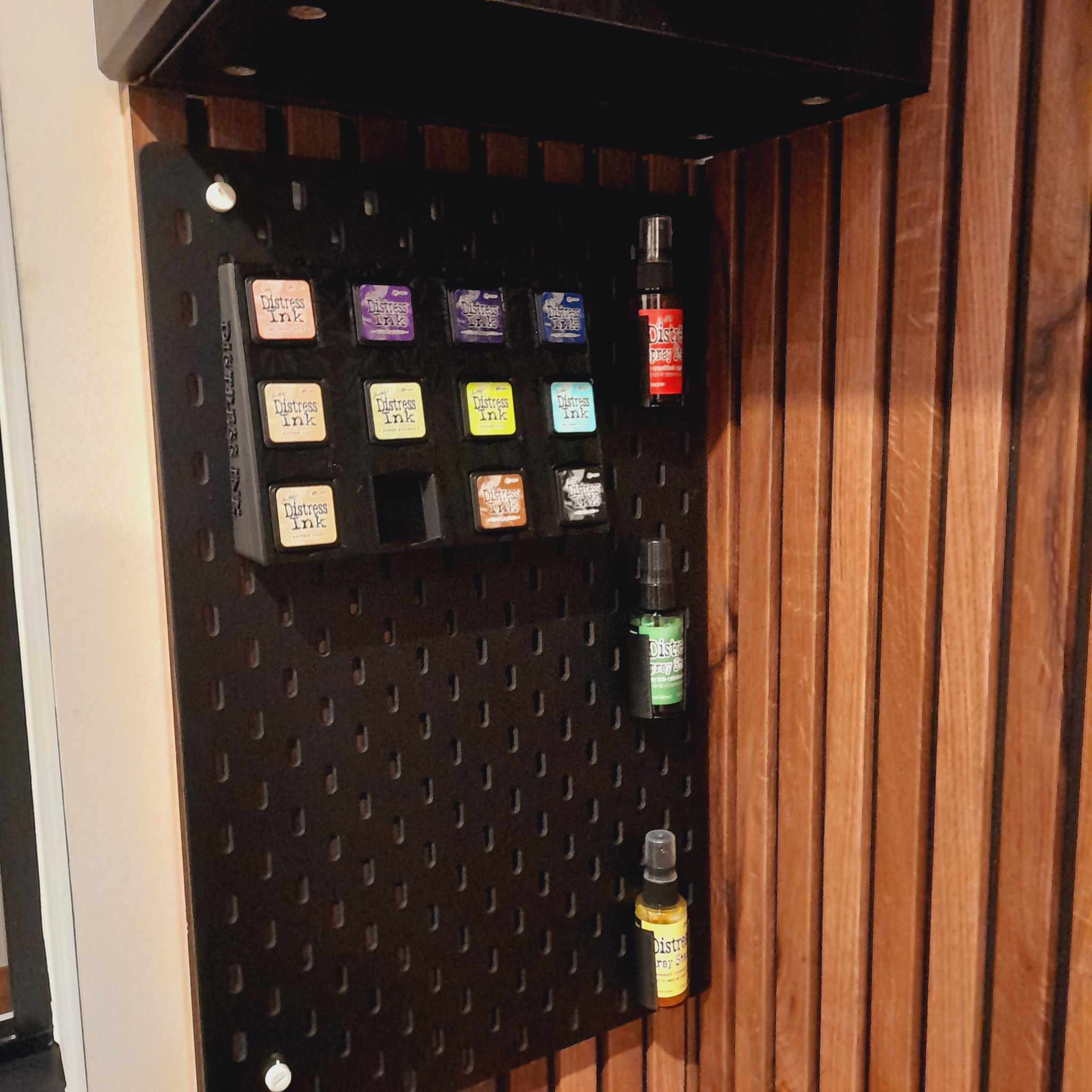 Kệ đựng bình xịt màu Distress Ink cho Skadis