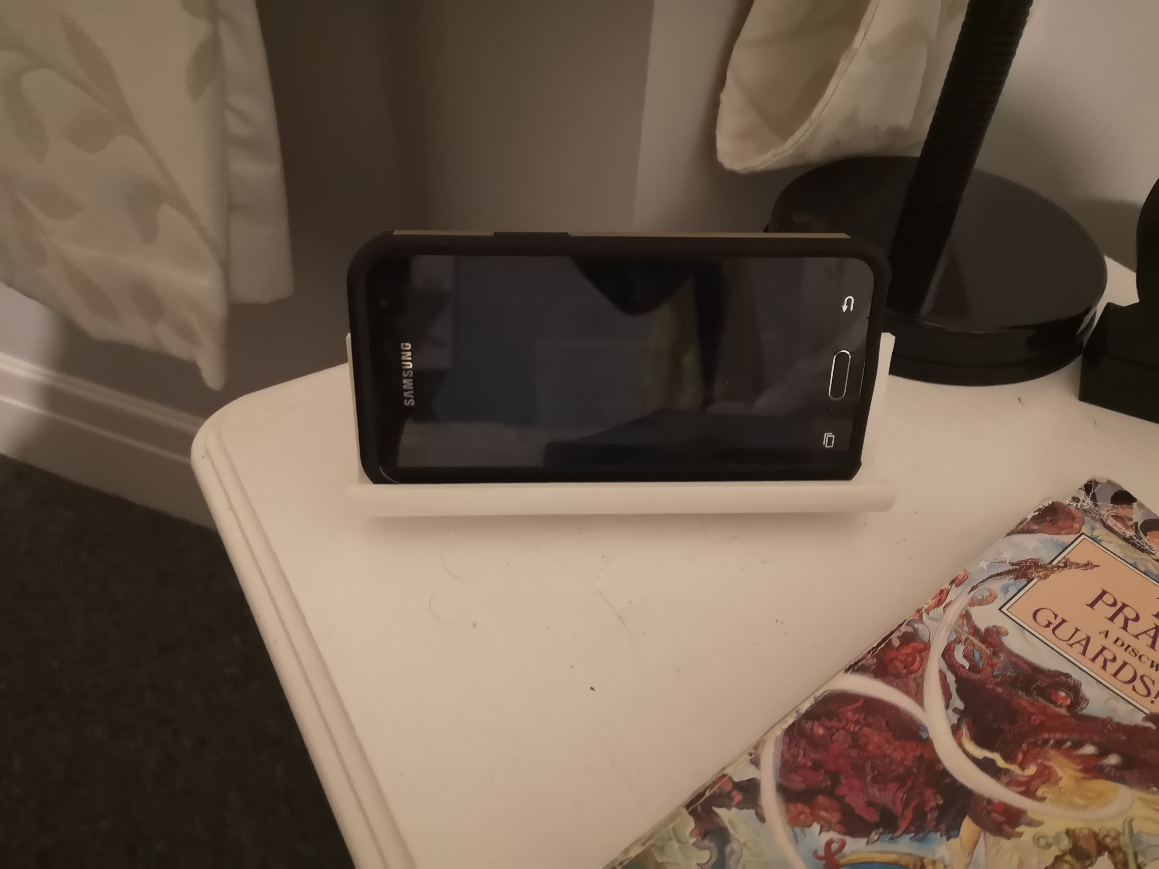 Giá Đỡ Điện Thoại Để Bàn Đầu Giường