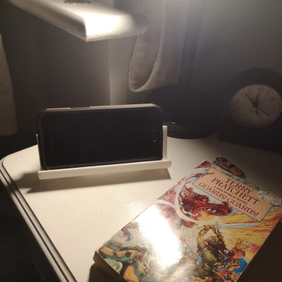 Giá Đỡ Điện Thoại Để Bàn Đầu Giường