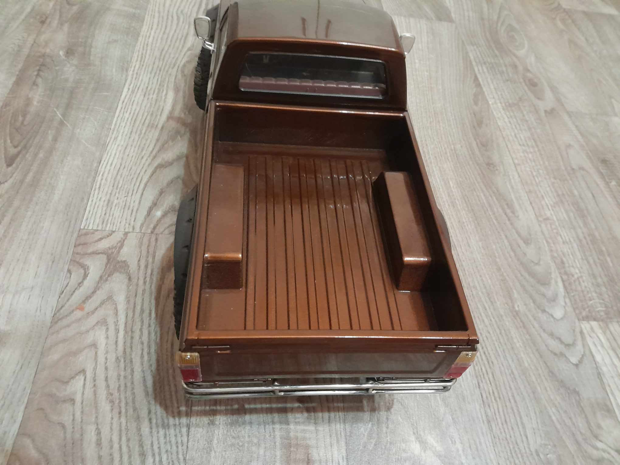 Thùng xe Tamiya Hilux