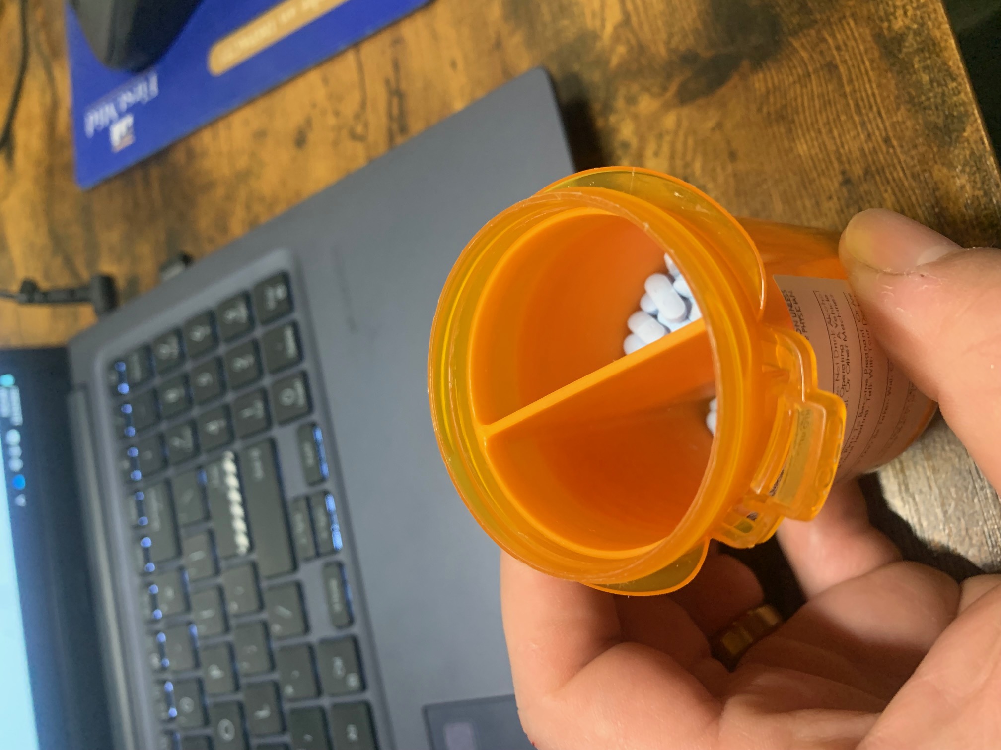 Phần Chèn Chia Ngăn Thuốc Cho Chai 28D