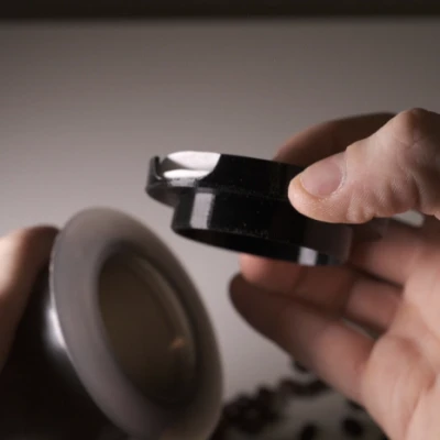 Nắp du lịch Aeropress có chỗ giữ lọc