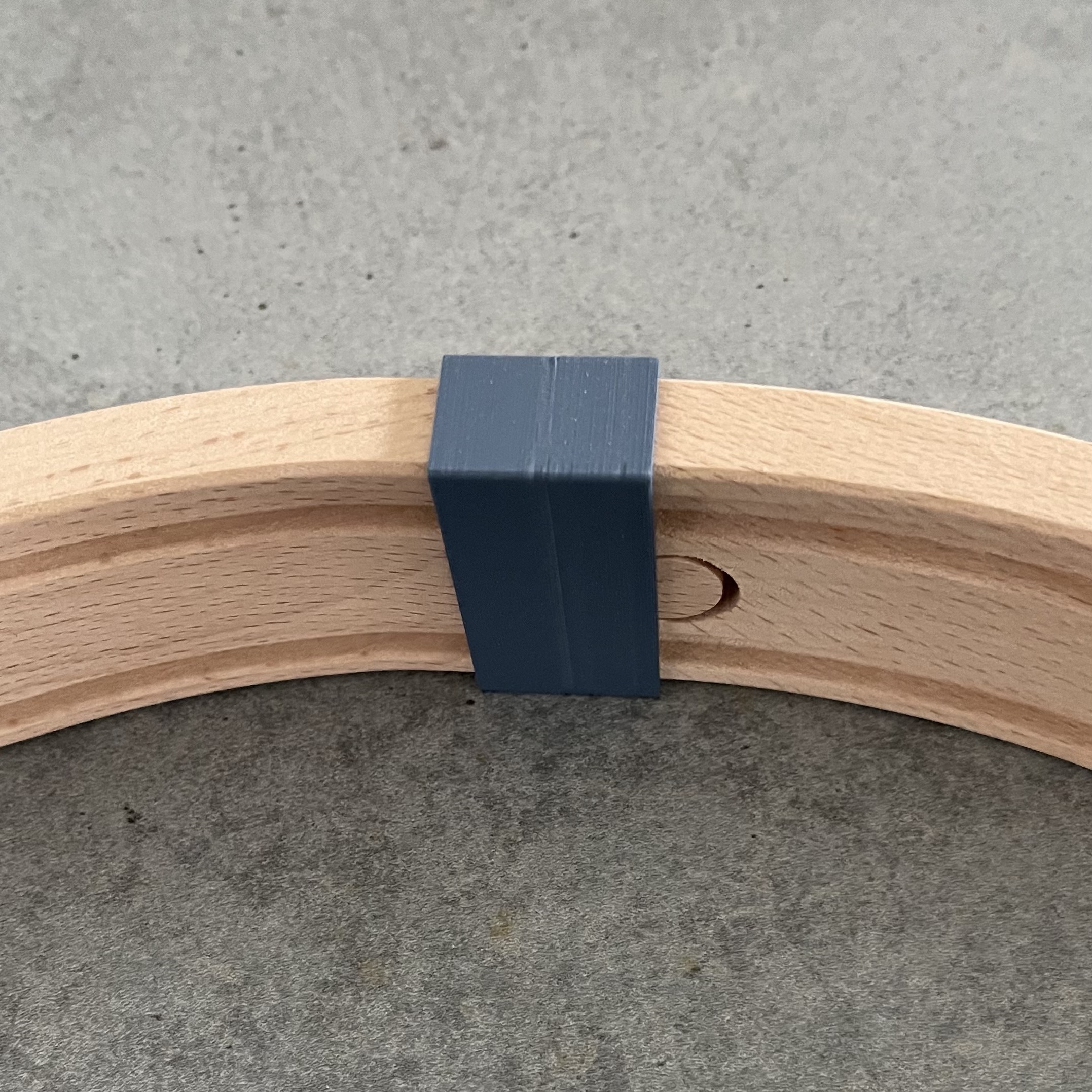 Kẹp Giữ Đường Ray Brio