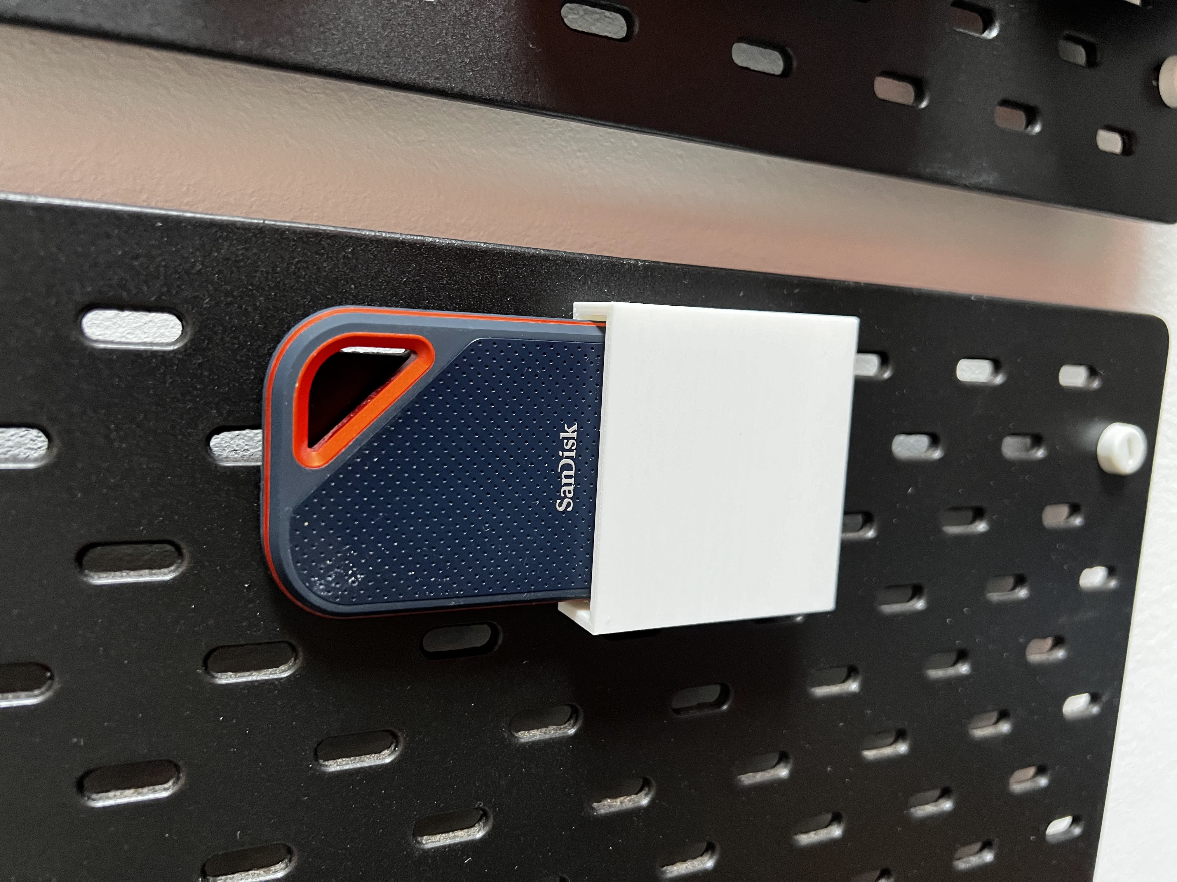 Giá Đỡ Ổ Cứng SSD SanDisk Protable - Skadis