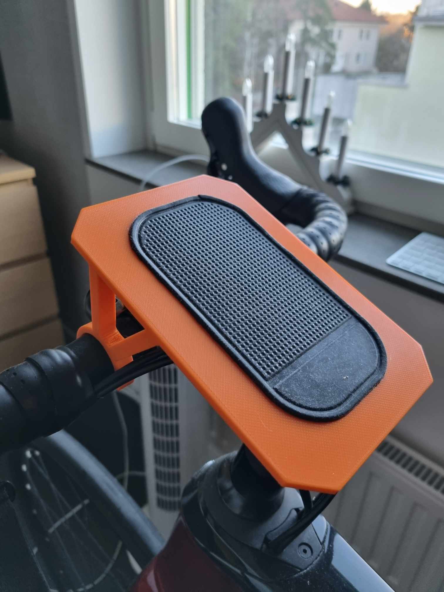 Bàn Đỡ Điện Thoại Zwift