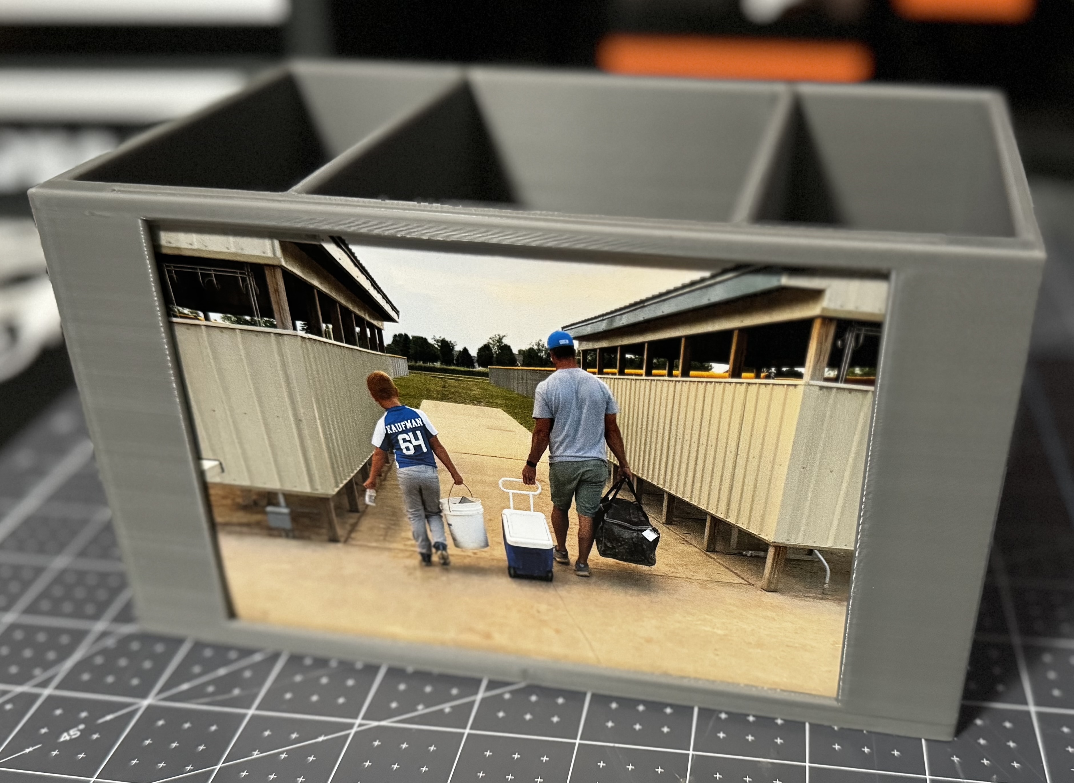 Chân Cắm Bút Khung Ảnh