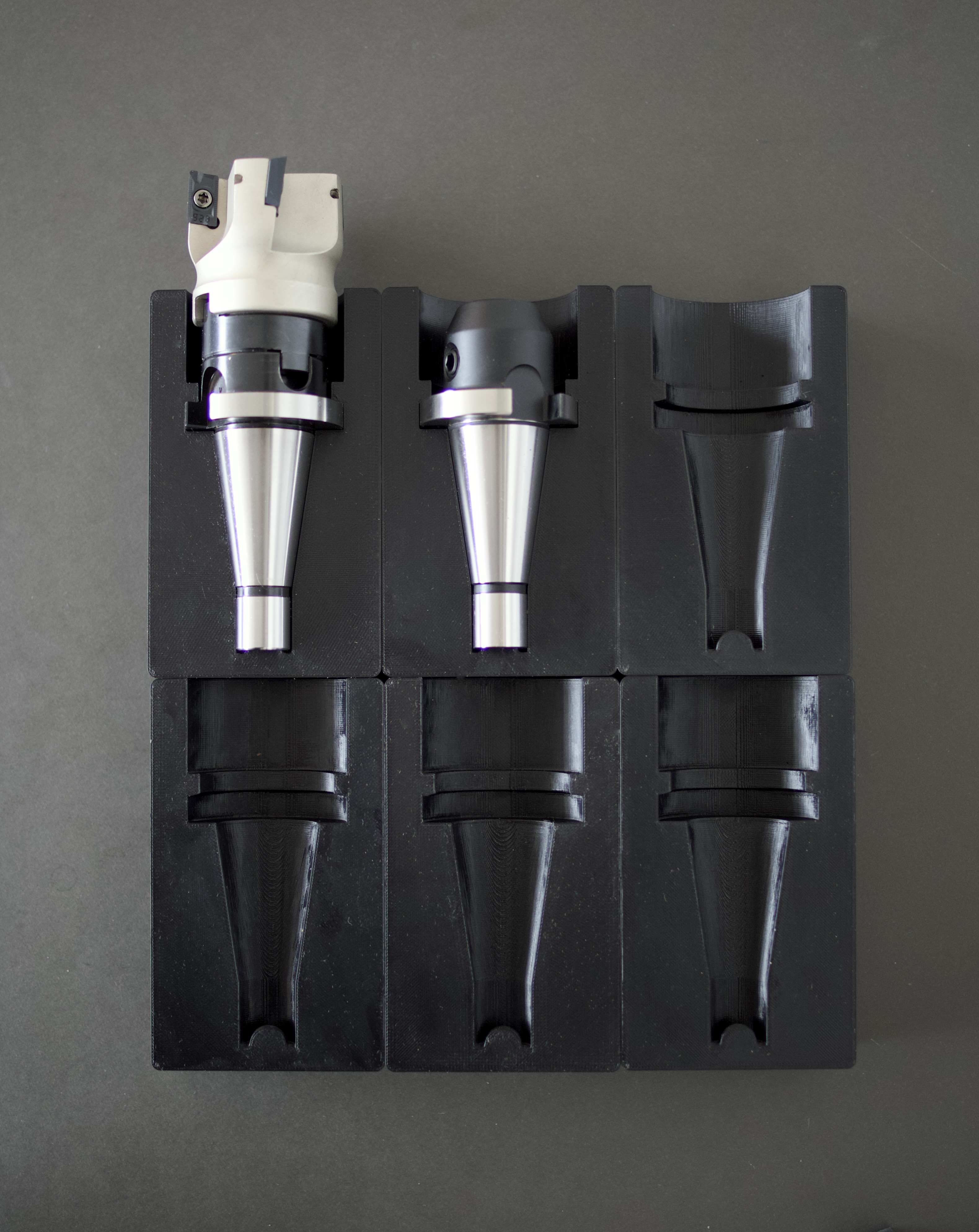 Hộp Đựng Dao Cụ SK30 DIN2080 Trên Thảm Hoffmann GridLine