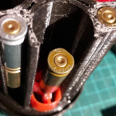 Hộp đựng vỏ đạn rỗng bằng lon bia