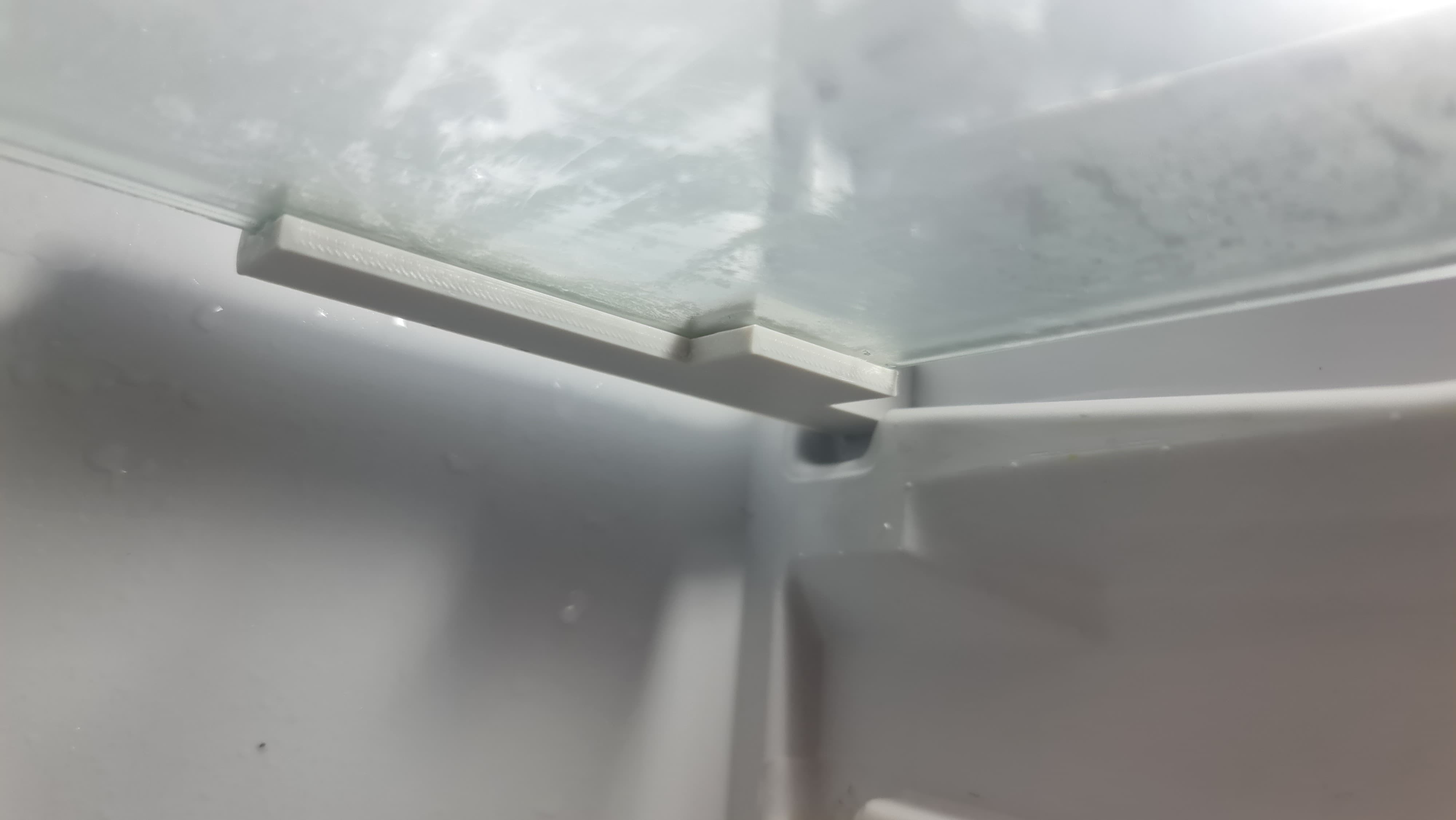 Pát Giữ Mặt Kính Tủ Lạnh (Phía Sau)