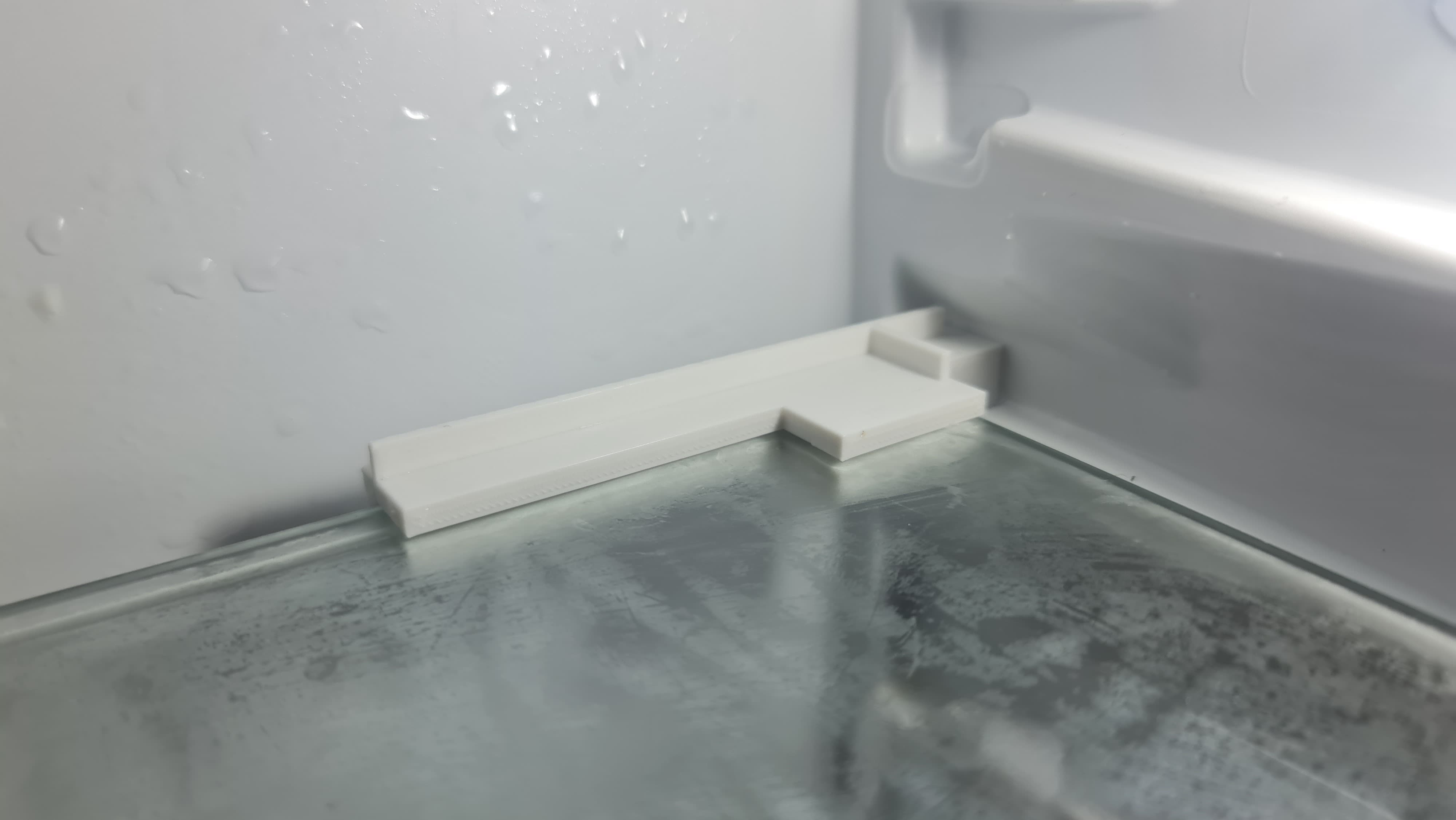 Pát Giữ Mặt Kính Tủ Lạnh (Phía Sau)