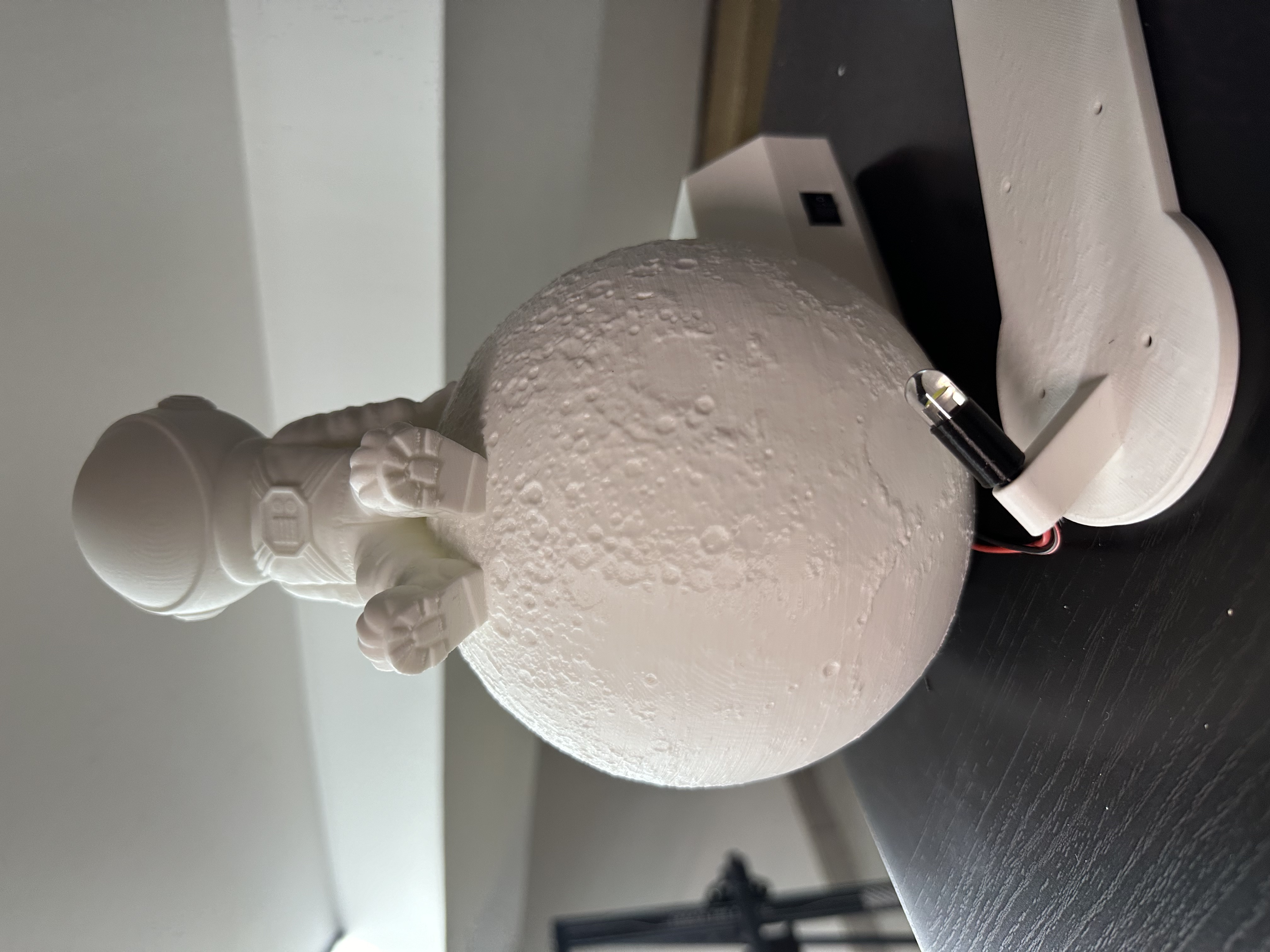 Adapter LED T10 sang chân đèn Zin Astronaut STLFLIX